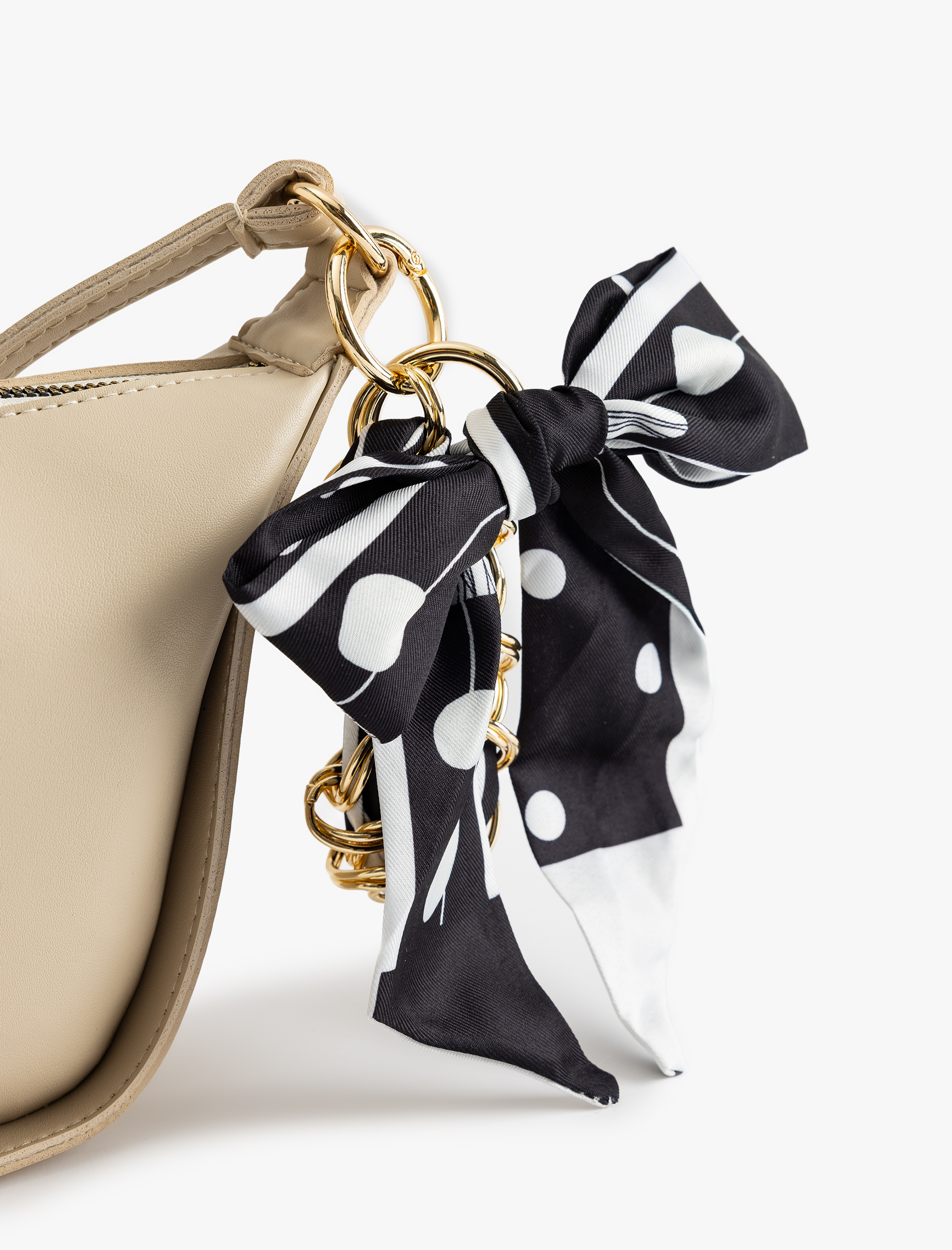  Kadın Metal Aksesuarlı Fiyonklu Desenli Anahtarlık