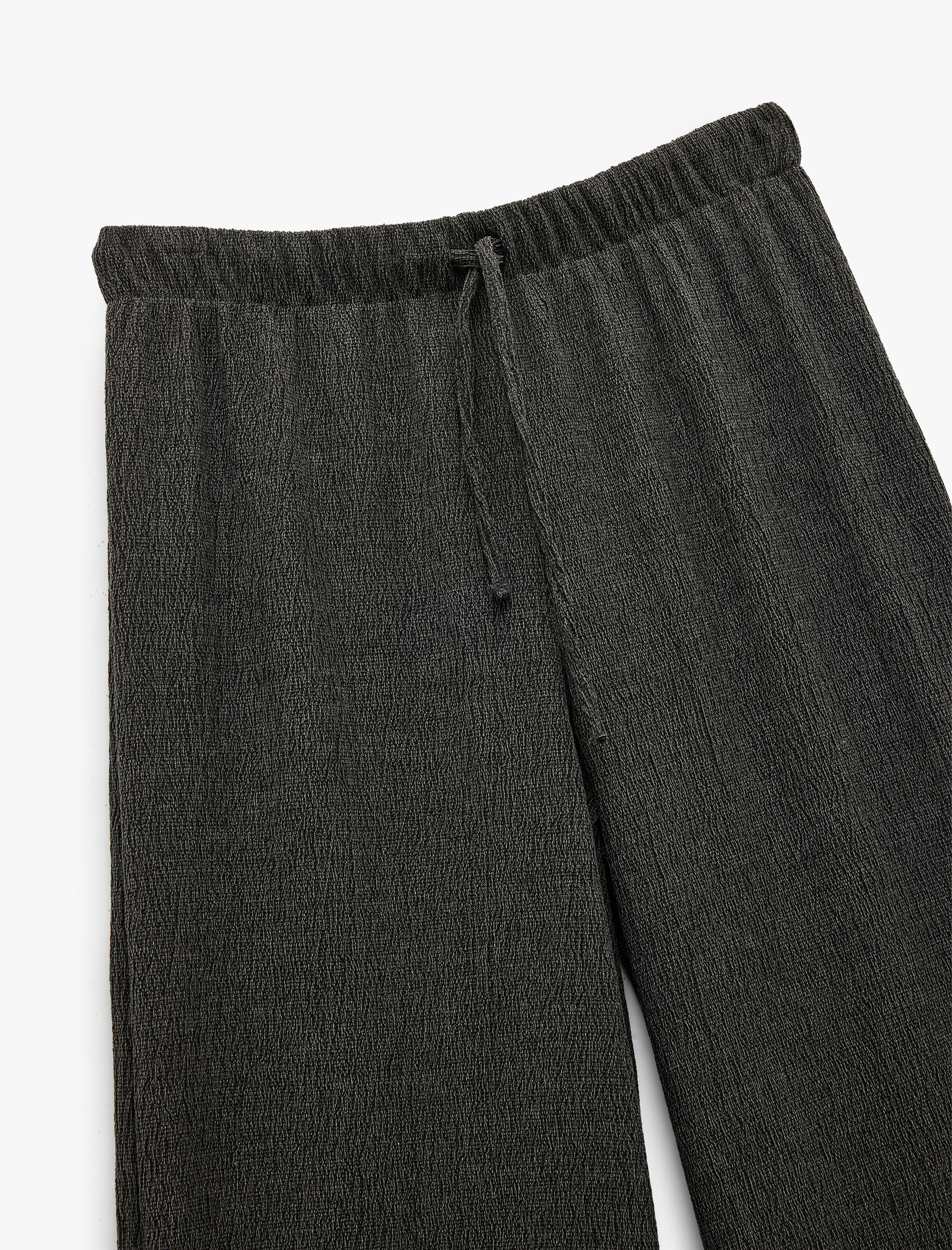   Bürümcük Kumaş Bağlama Detaylı Geniş Paça Pantolon