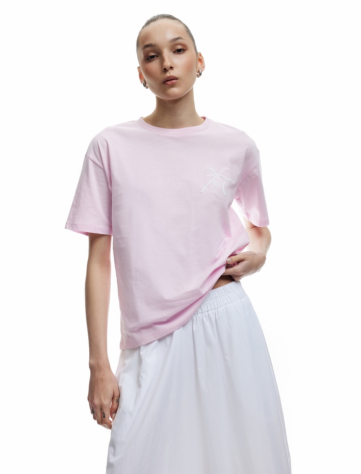  Kısa Kollu Bisiklet Yaka Fiyonklu Arkası Baskılı Oversize Tişört