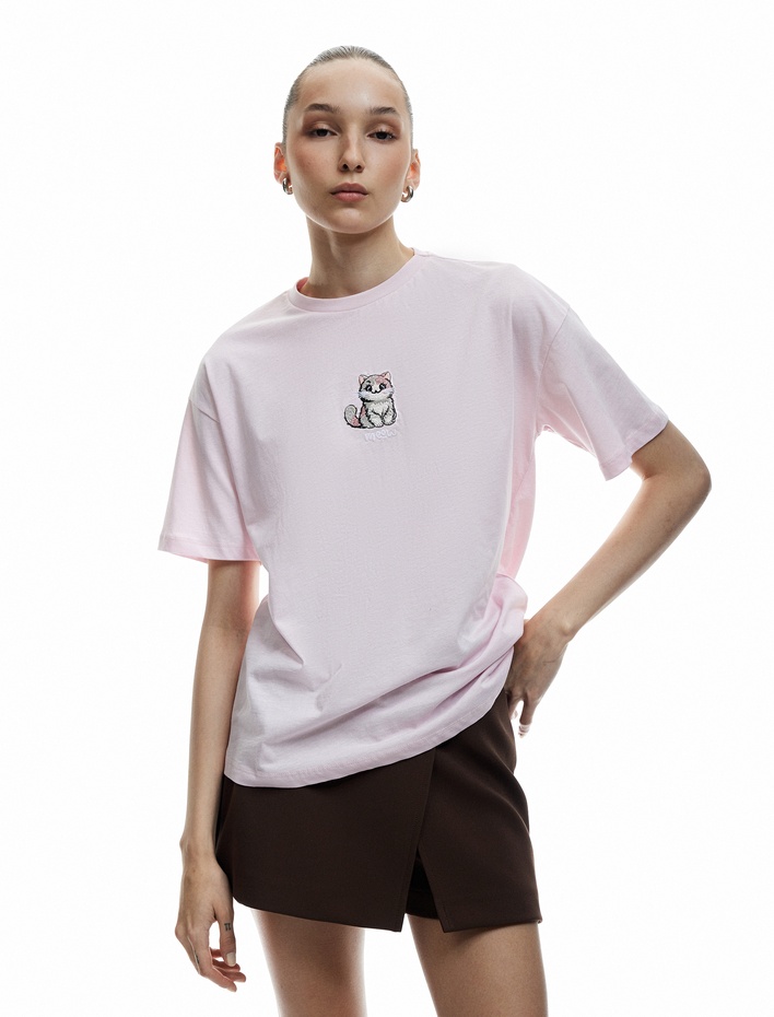  Kısa Kollu Bisiklet Yaka Kedi İşlemeli Pamuklu Tişört