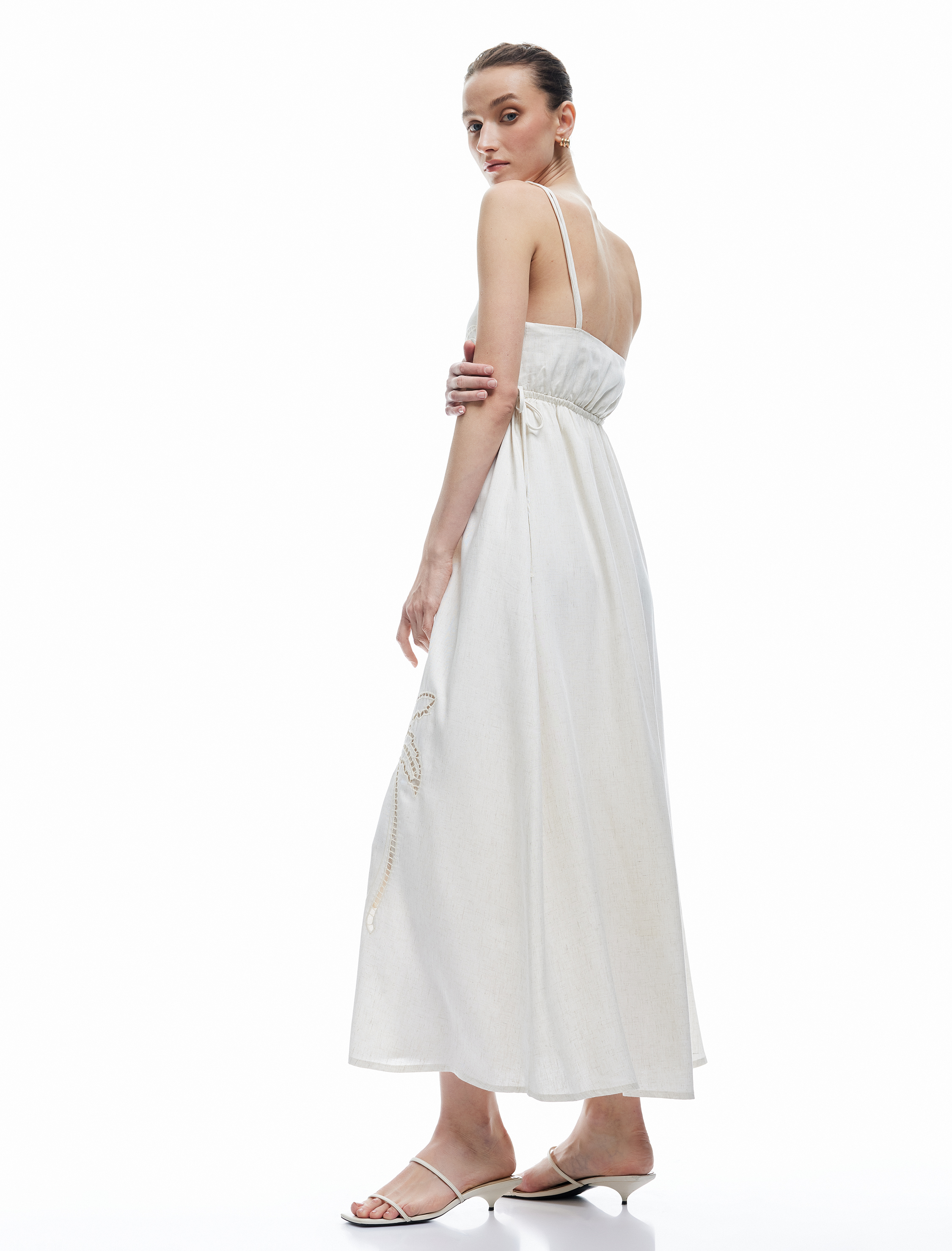   Astarlı Nakış Detaylı Viskon Keten Karışımlı İnce Askılı Elbise