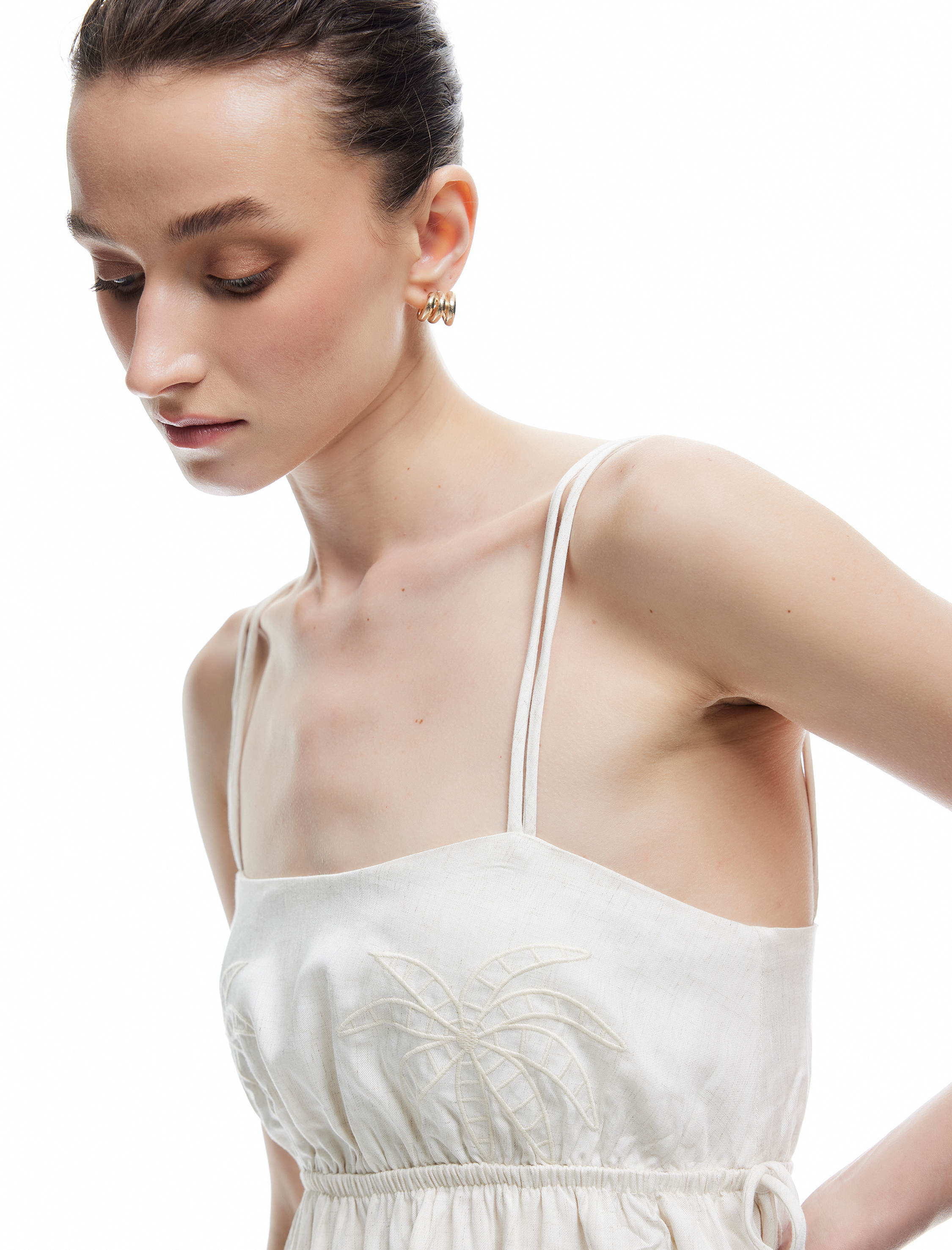   Astarlı Nakış Detaylı Viskon Keten Karışımlı İnce Askılı Elbise