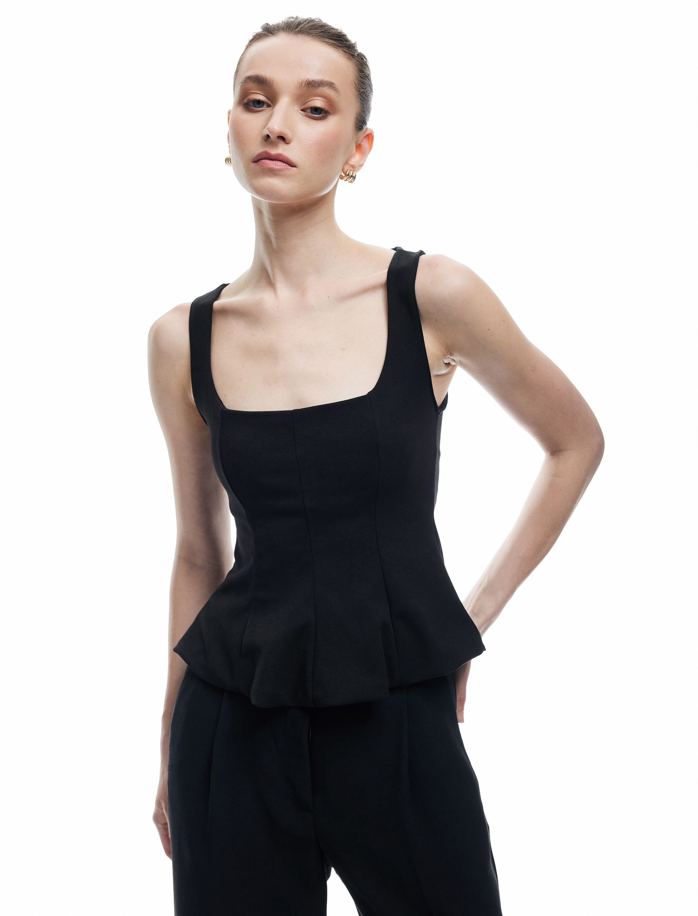   Krep Scuba Kumaş Kare Yaka Kolsuz Peplum Bluz