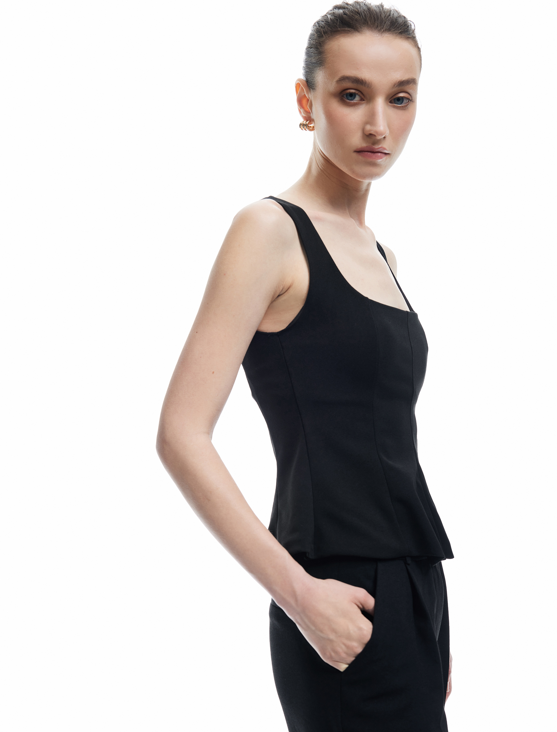   Krep Scuba Kumaş Kare Yaka Kolsuz Peplum Bluz