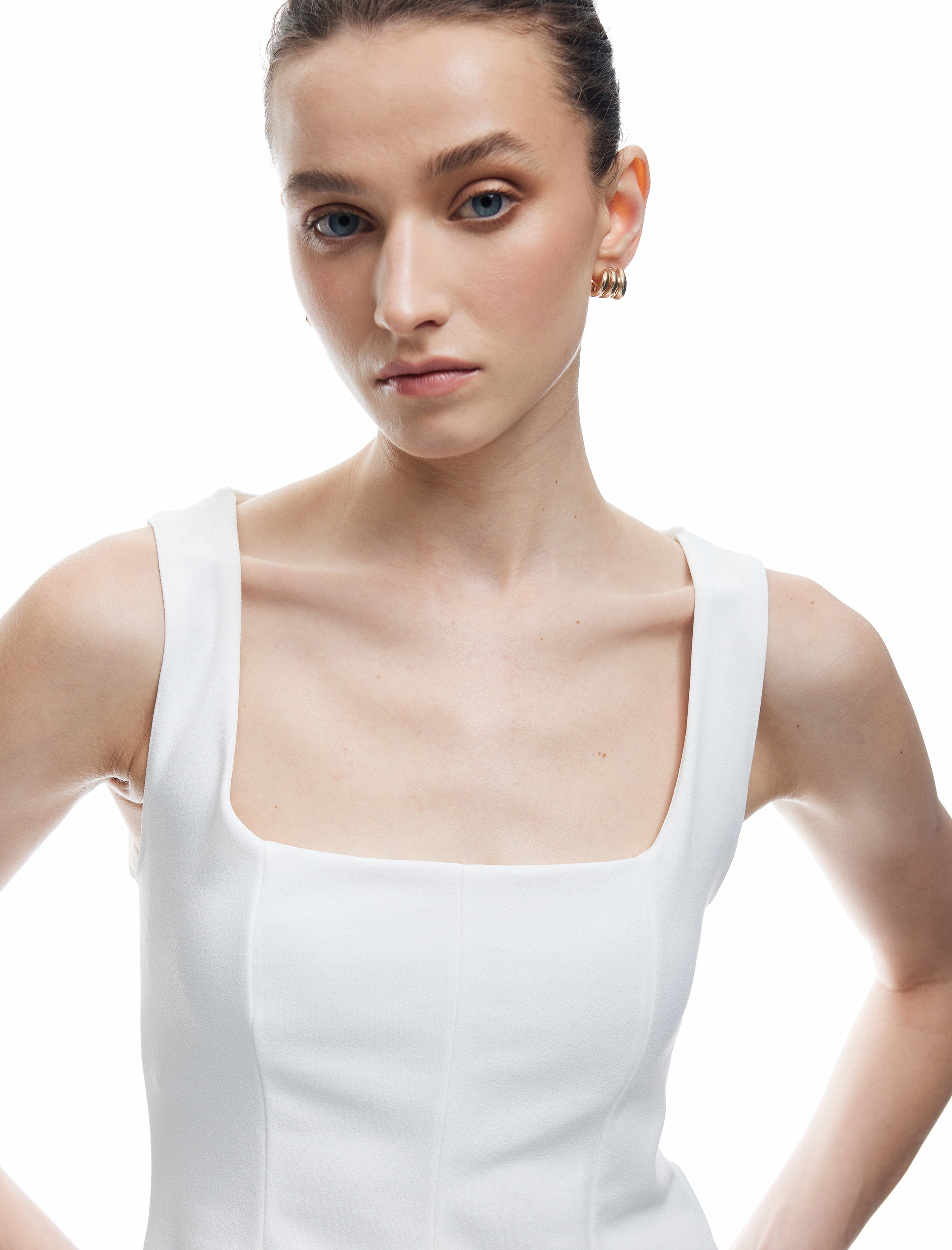 Koton Kadın Krep Scuba Kumaş Kare Yaka Kolsuz Peplum Bluz -1