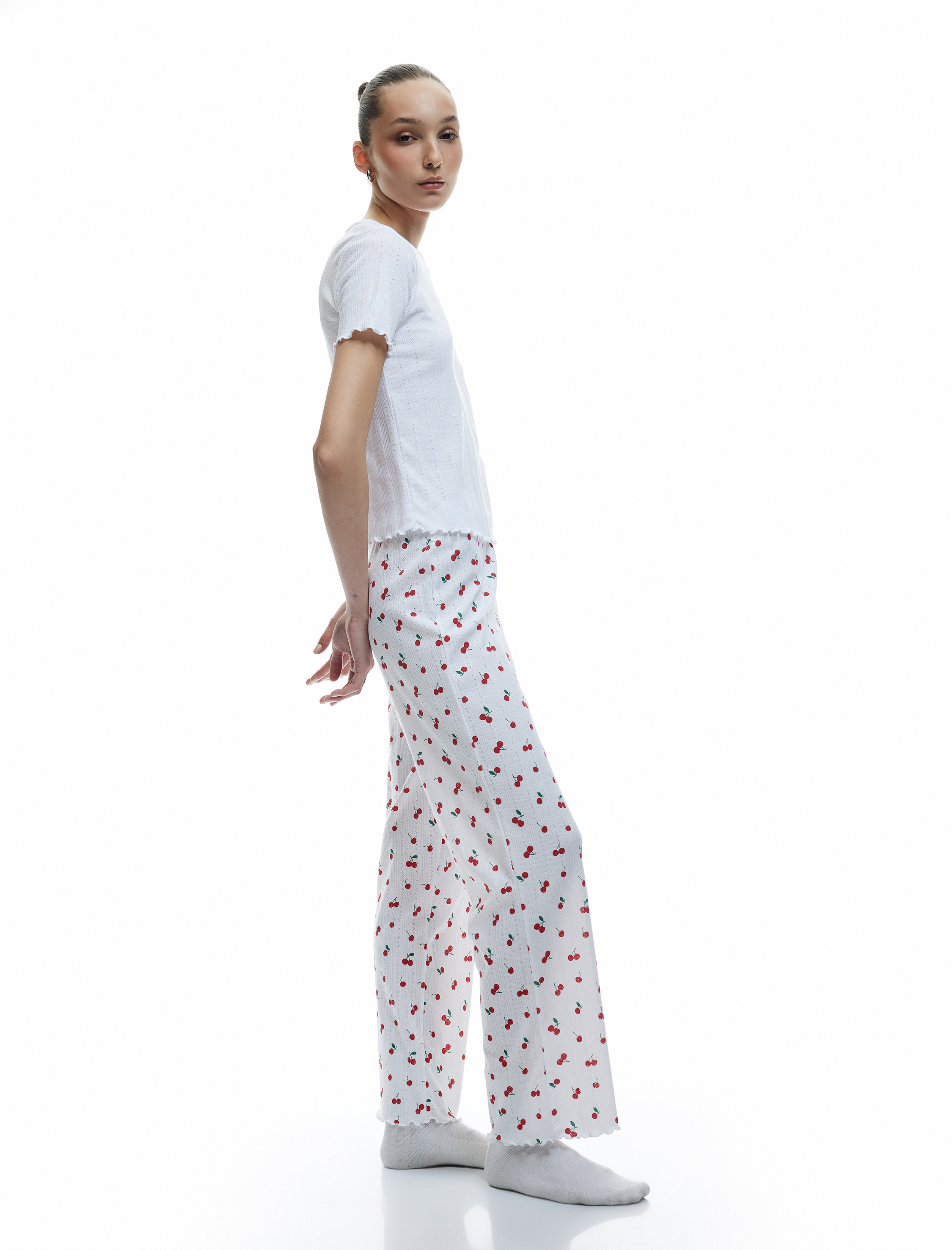   Kısa Kollu Bisiklet Yaka Kiraz Desenli Pijama Takımı