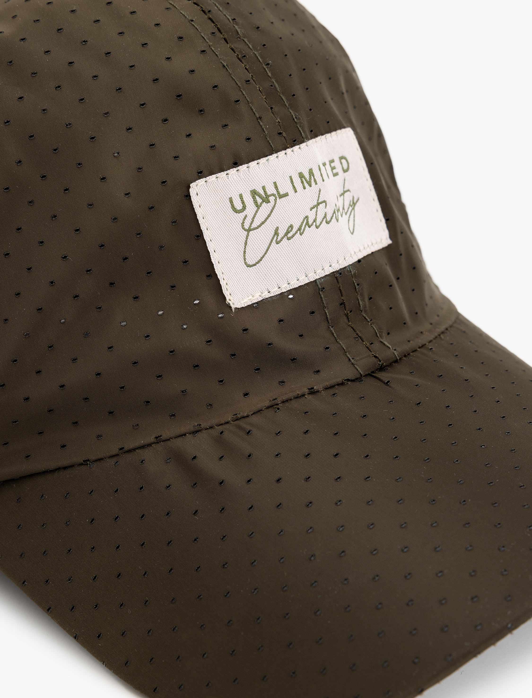  Erkek Etiket Detaylı Delikli Kep Şapka
