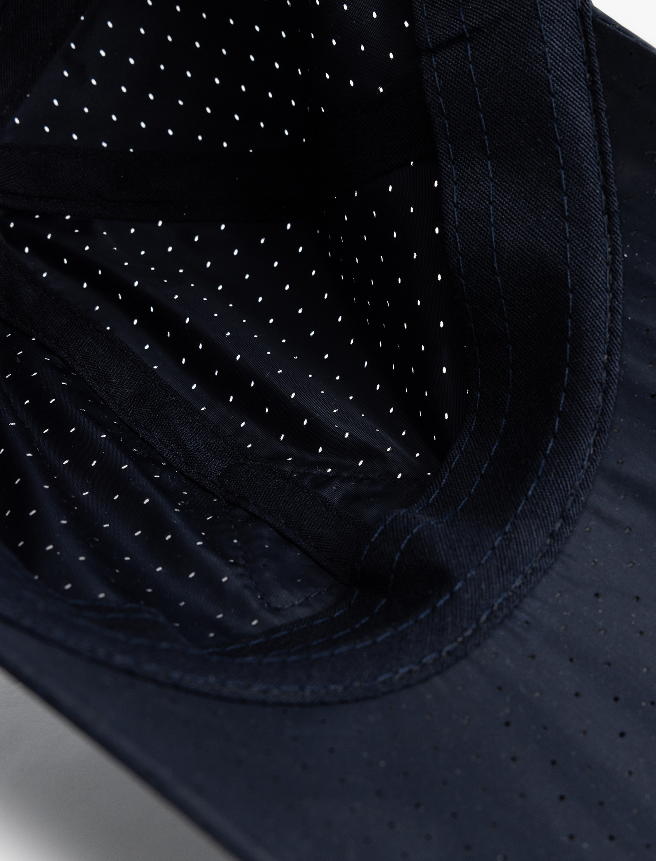  Erkek Etiket Detaylı Delikli Kep Şapka