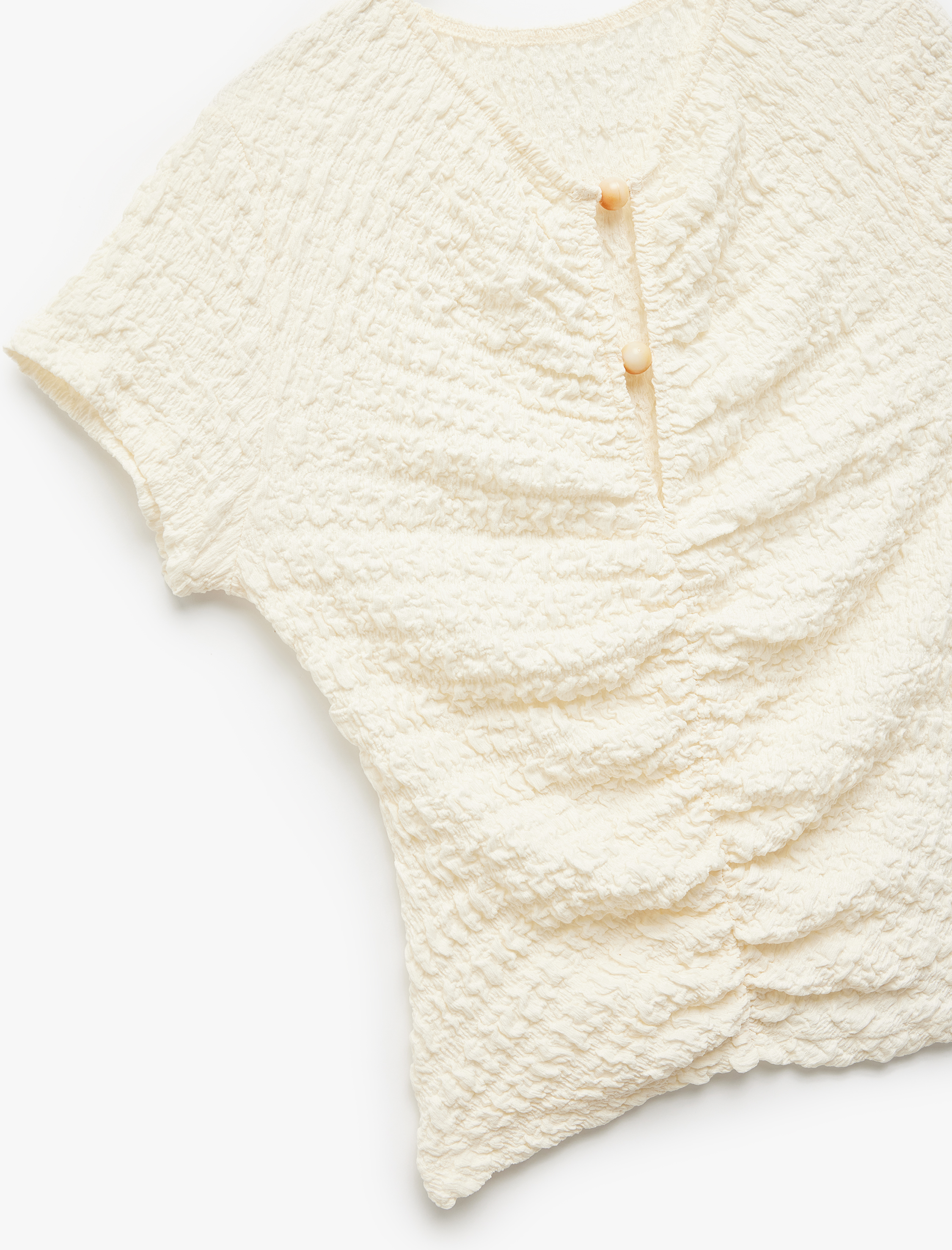   Koton X Şahika Ercümen - Slim Fit Kısa Kollu Boncuk Detaylı Bürümcük Kumaş Dokulu Tişört