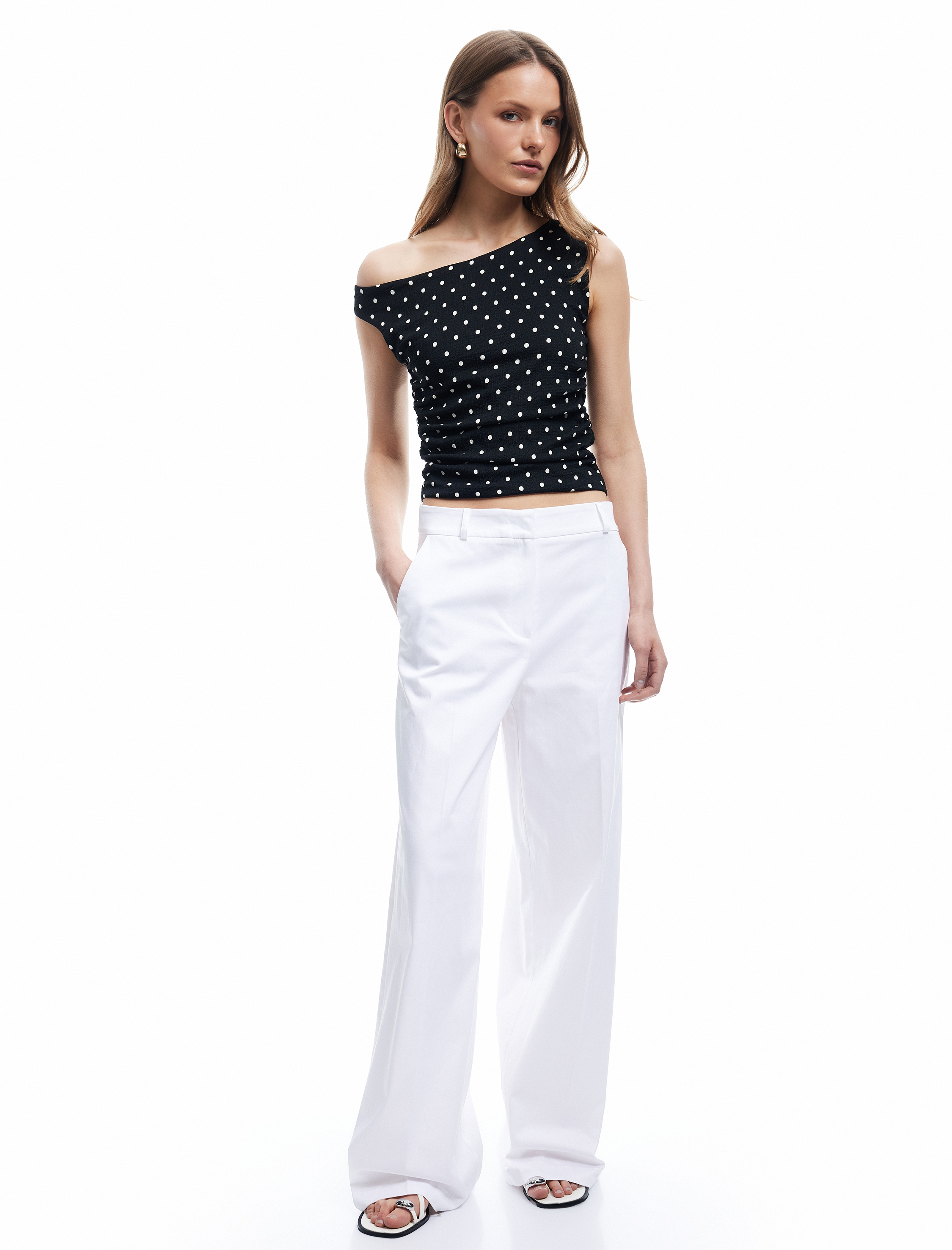   Büzgü Detaylı Slim Fit Asimetrik Yaka Puantiyeli Bluz