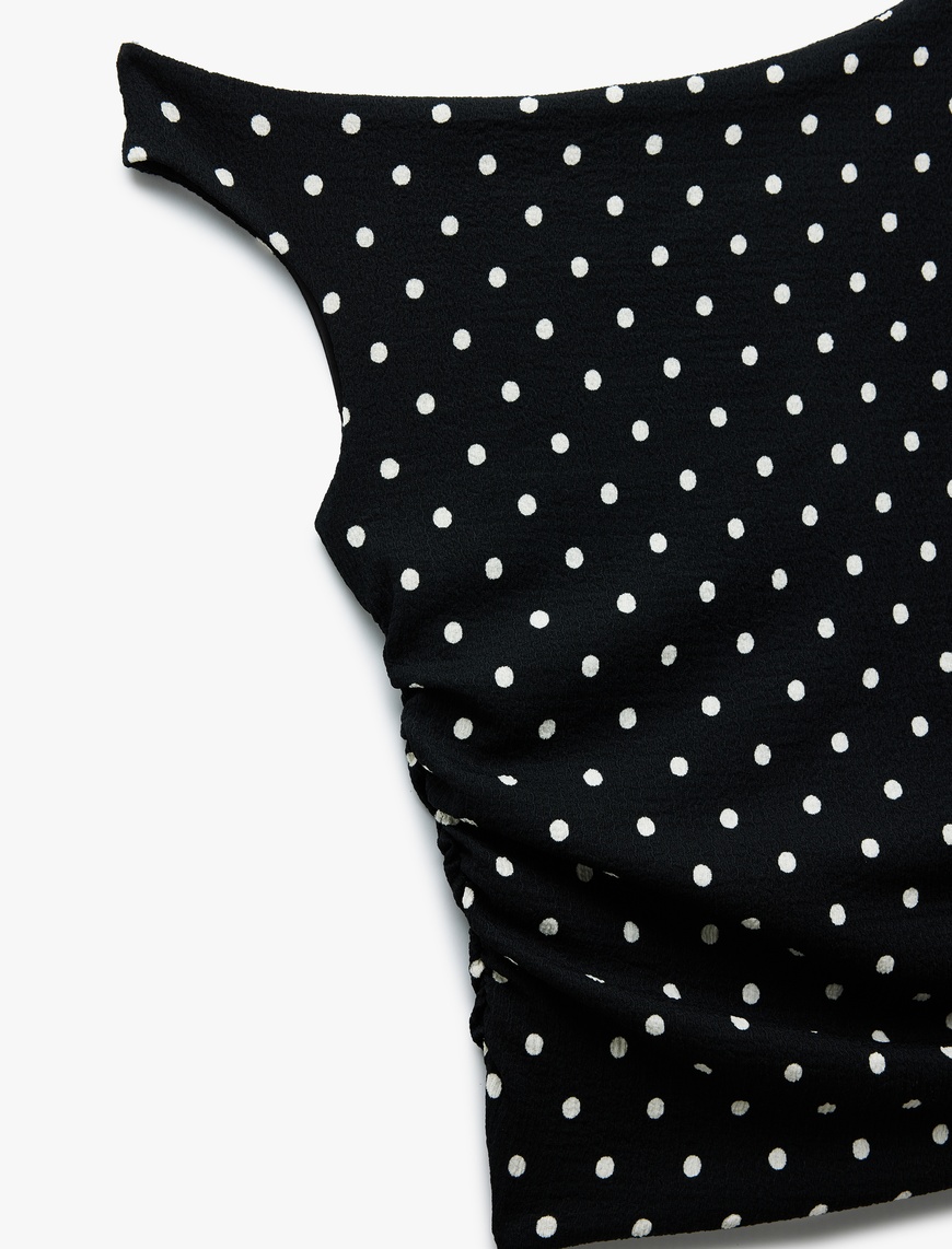   Büzgü Detaylı Slim Fit Asimetrik Yaka Puantiyeli Bluz