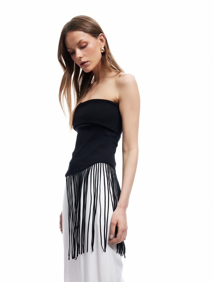  Pamuklu Asimetrik Kesim Püsküllü Straplez Bluz