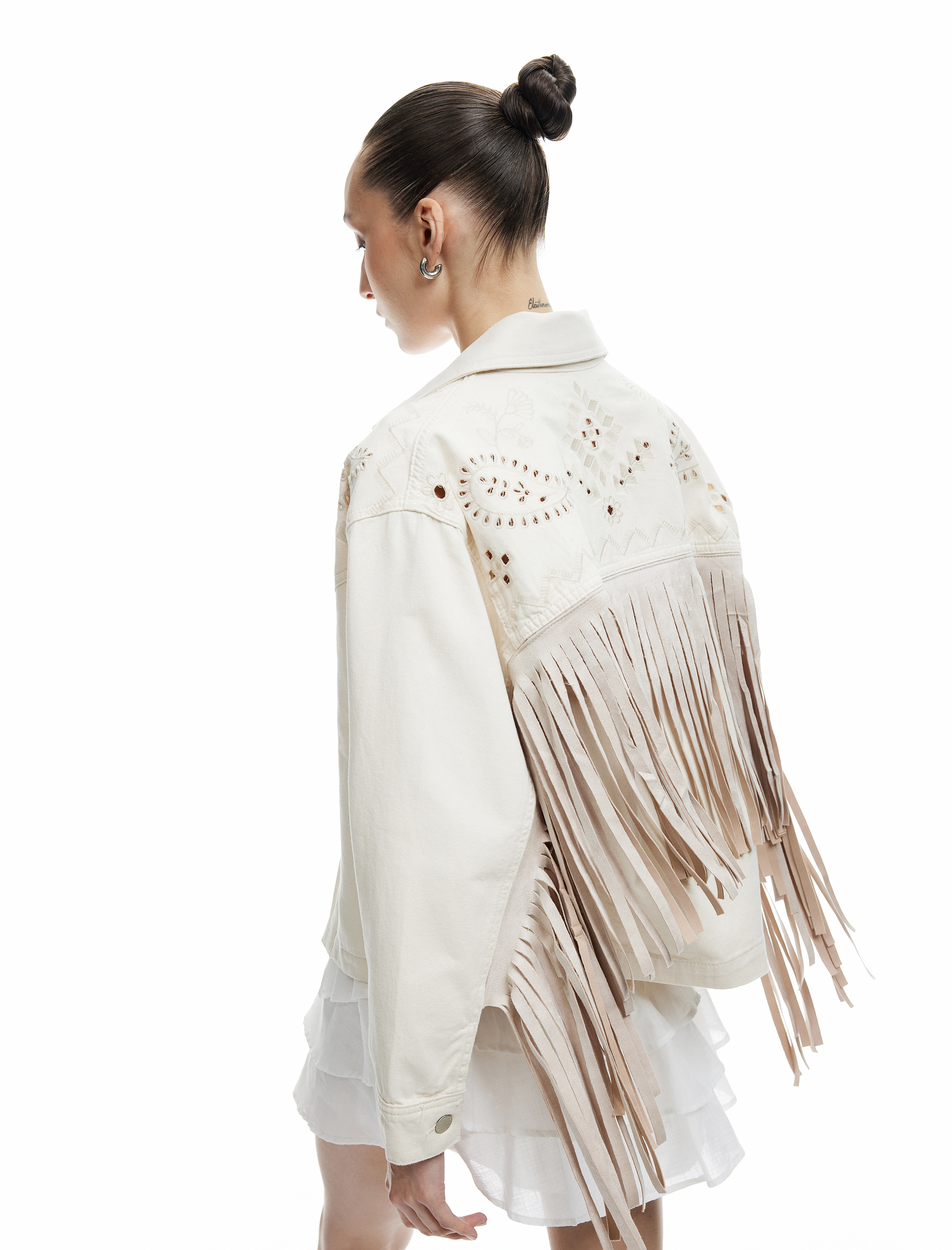   Uzun Kollu Klasik Yaka Nakış Detaylı Düğmeli Cepli Püsküllü Gömlek Ceket