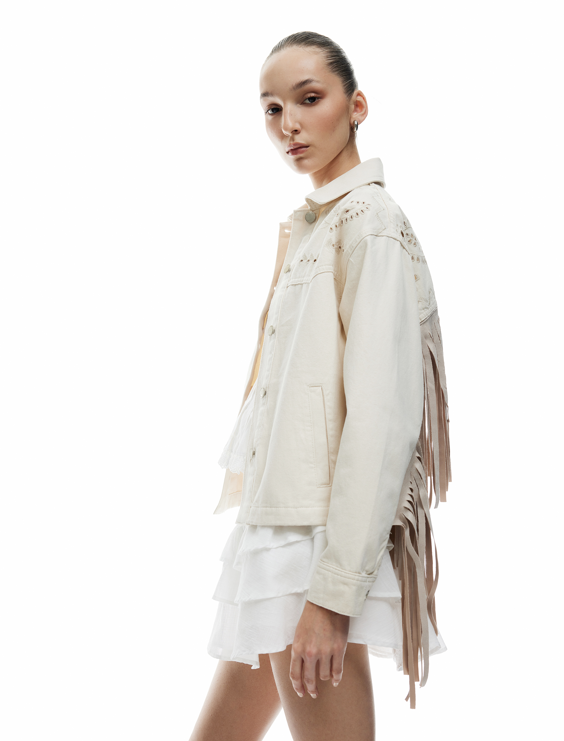   Uzun Kollu Klasik Yaka Nakış Detaylı Düğmeli Cepli Püsküllü Gömlek Ceket