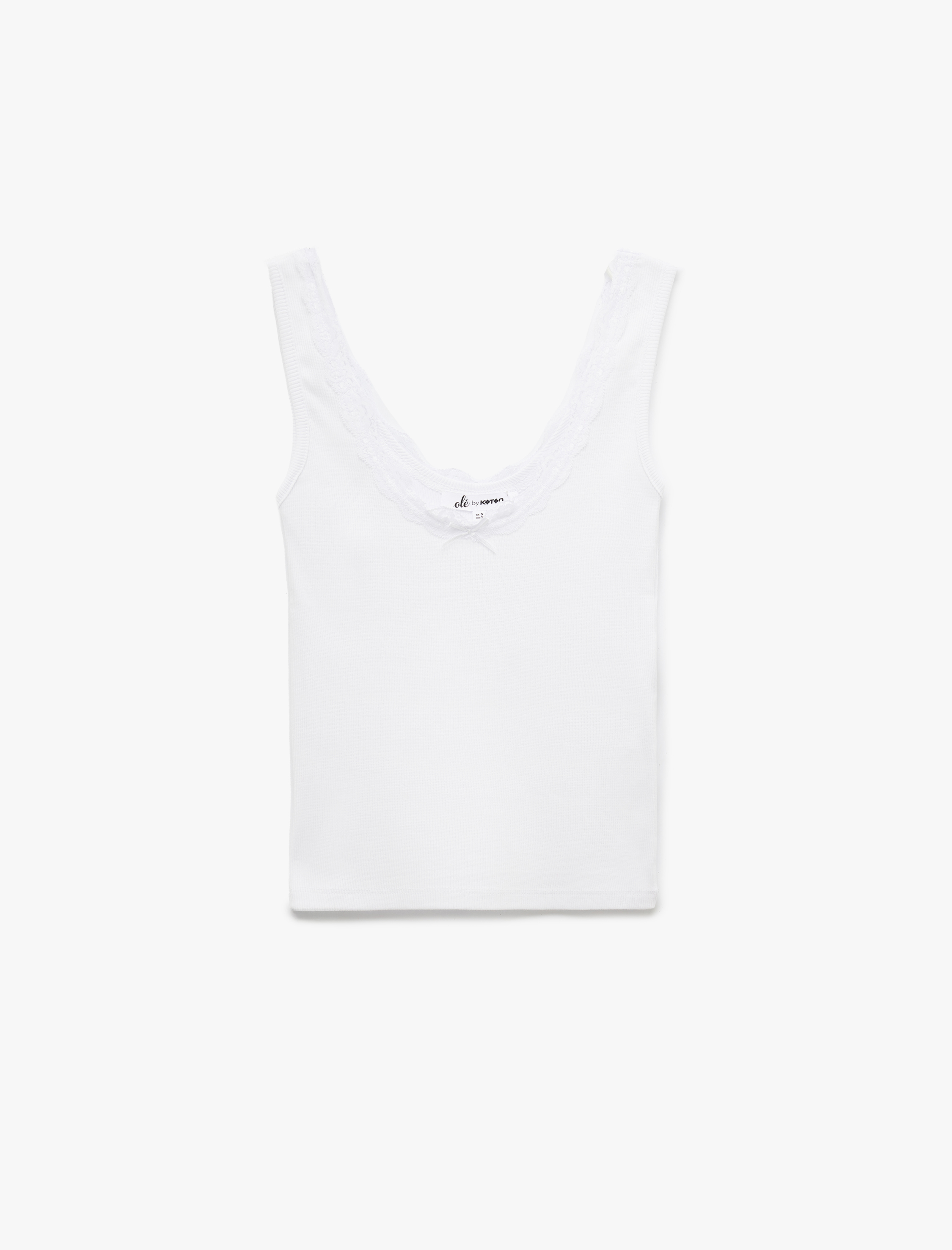   Dantel Detaylı Fiyonklu U Yaka Kolsuz Slim Fit Bluz