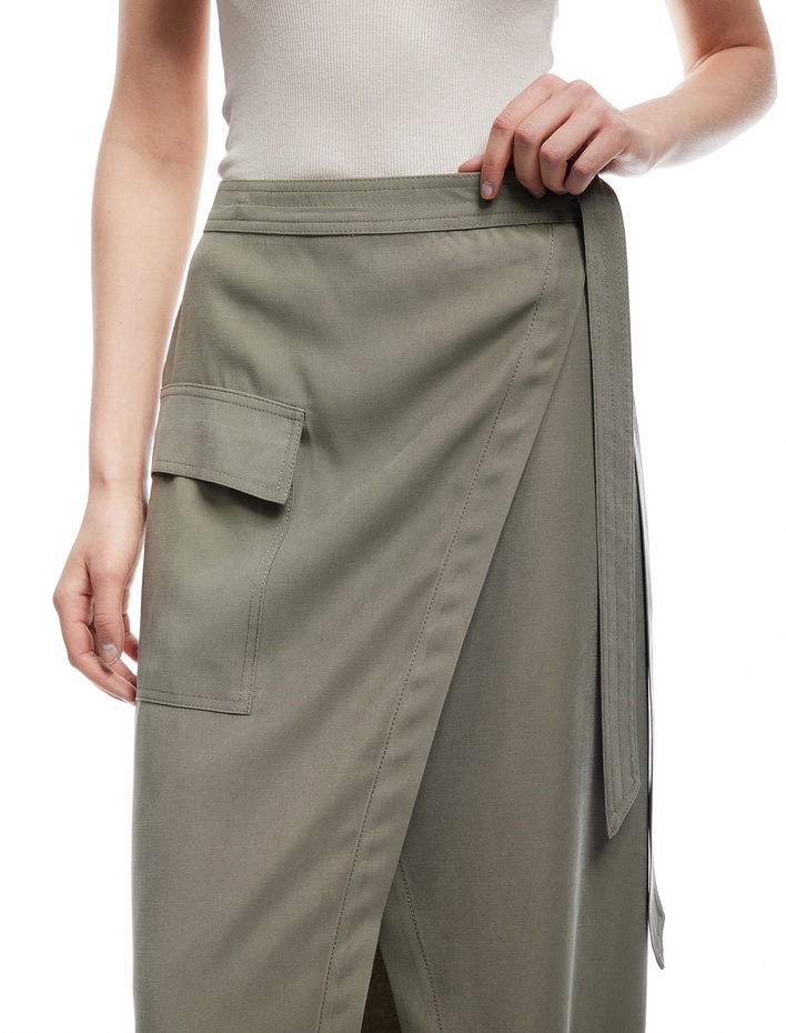  Cupro Kumaş Asimetrik Kesim Kemerli Kargo Cepli Uzun Kruvaze Etek
