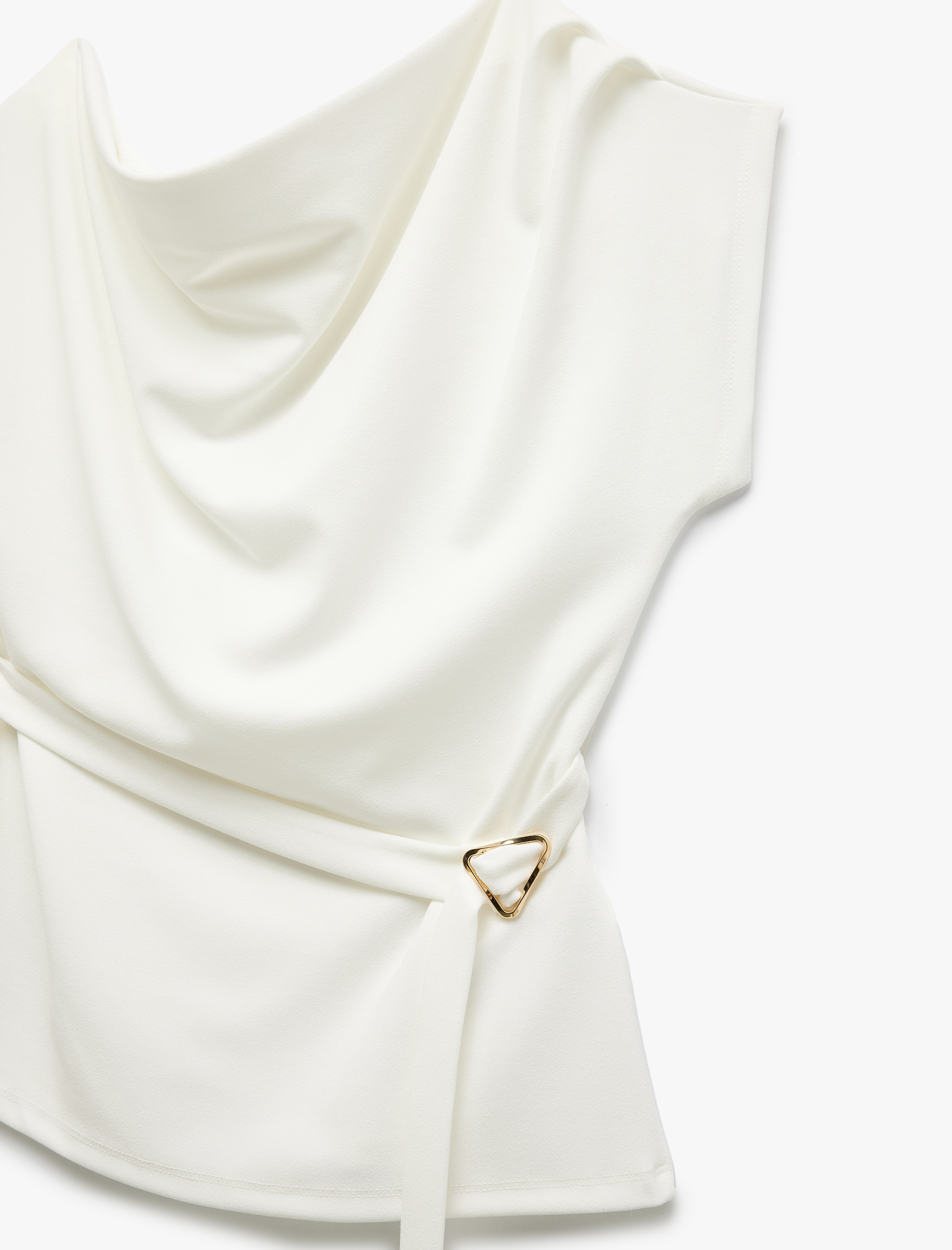   Krep Scuba Kumaş Degaje Yaka Metal Aksesuarlı Kemerli Kolsuz Bluz