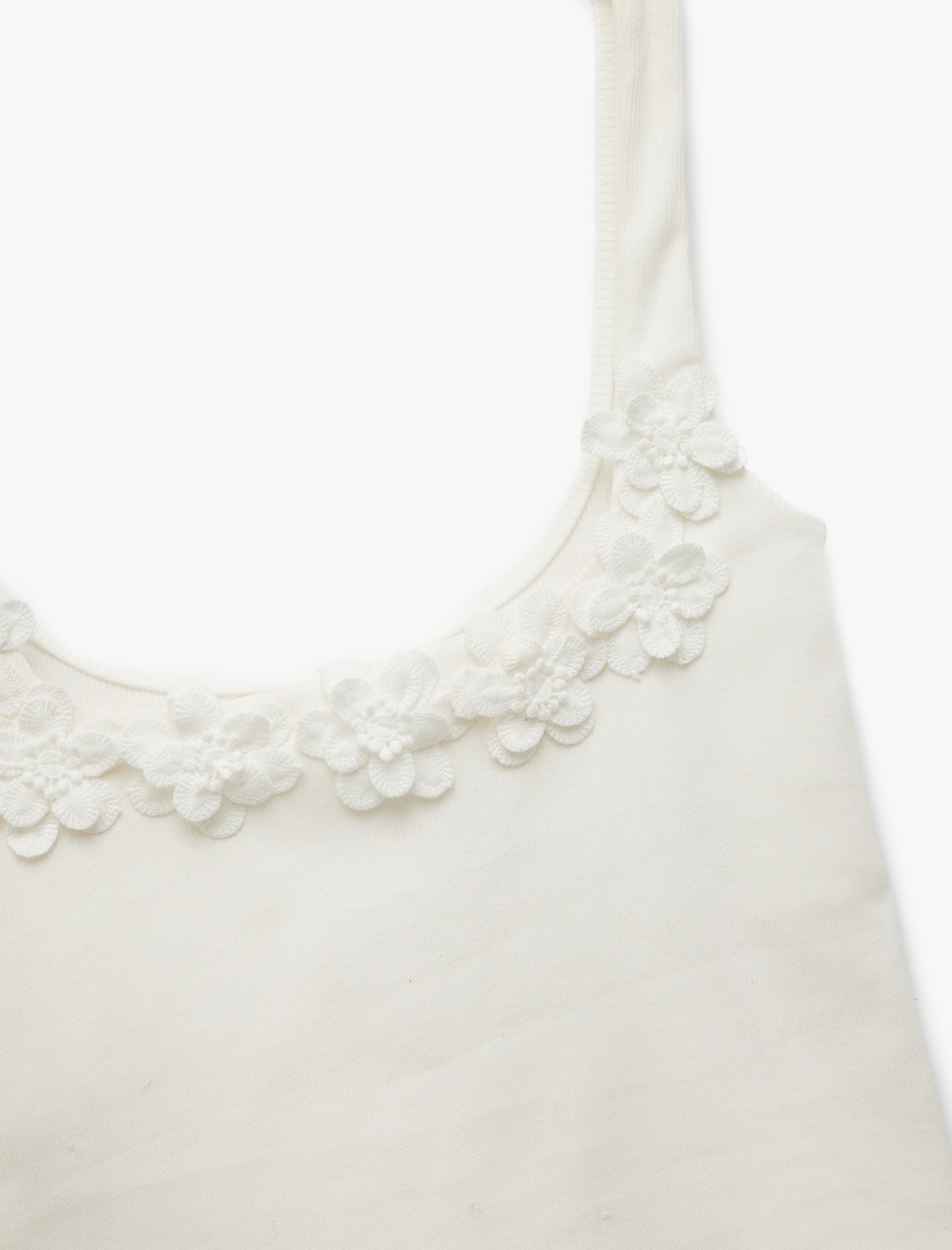   Koton X Sibil Çetinkaya - Kolsuz Pamuklu Çiçek Aplike Detaylı Kare Yaka Askılı Bluz