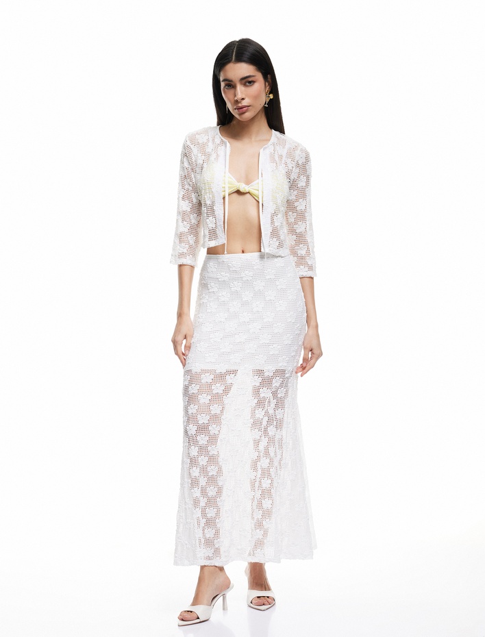  Koton X Sibil Çetinkaya - Transparan Bağlamalı Yaka 3/4 Kollu Dantel Çiçekli Crop Bluz