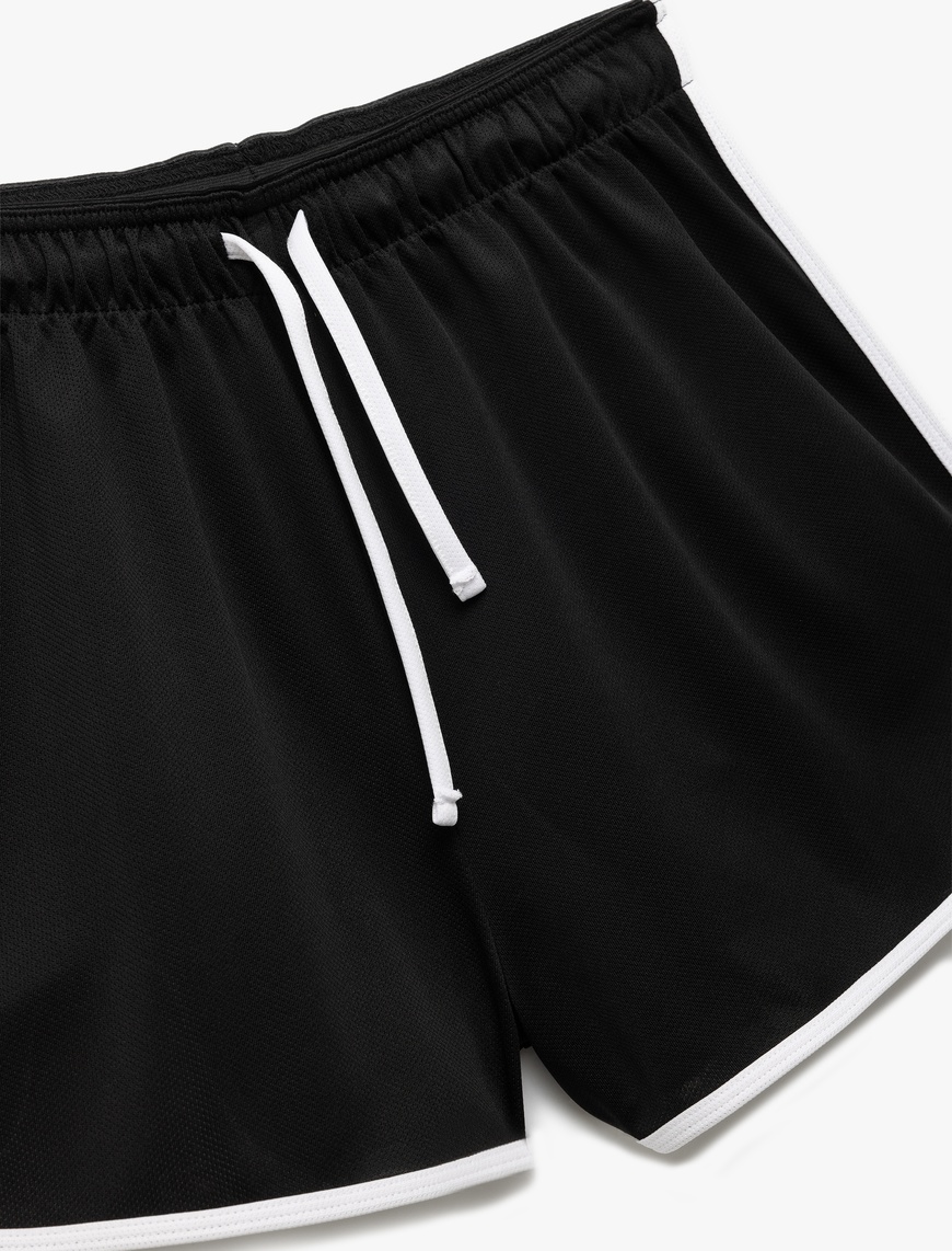   Normal Bel Bağcıklı Çizgili Mini Spor Şort