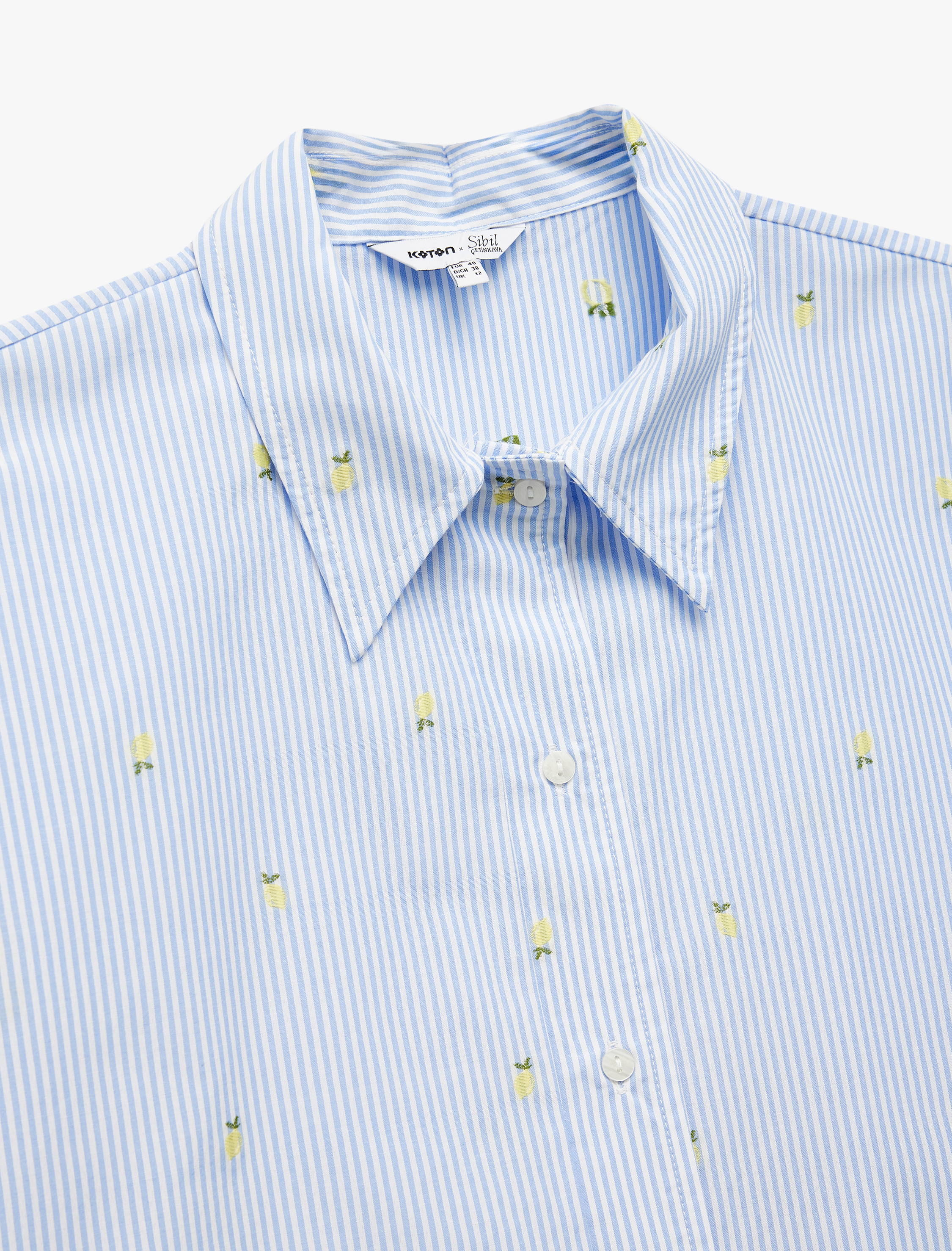   Koton X Sibil Çetinkaya - Kısa Kollu Limon İşleme Detaylı Poplin Crop Gömlek