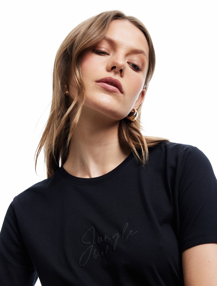  Pamuklu Regular Fit Kısa Kollu Bisiklet Yaka Kadın Basic Tişört