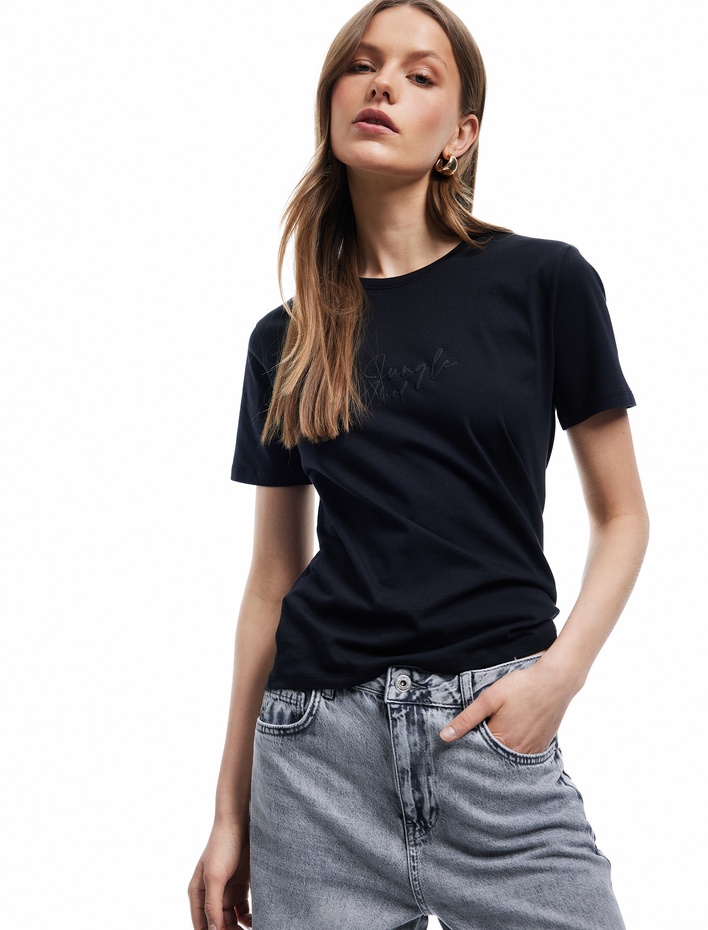  Pamuklu Regular Fit Kısa Kollu Bisiklet Yaka Kadın Basic Tişört