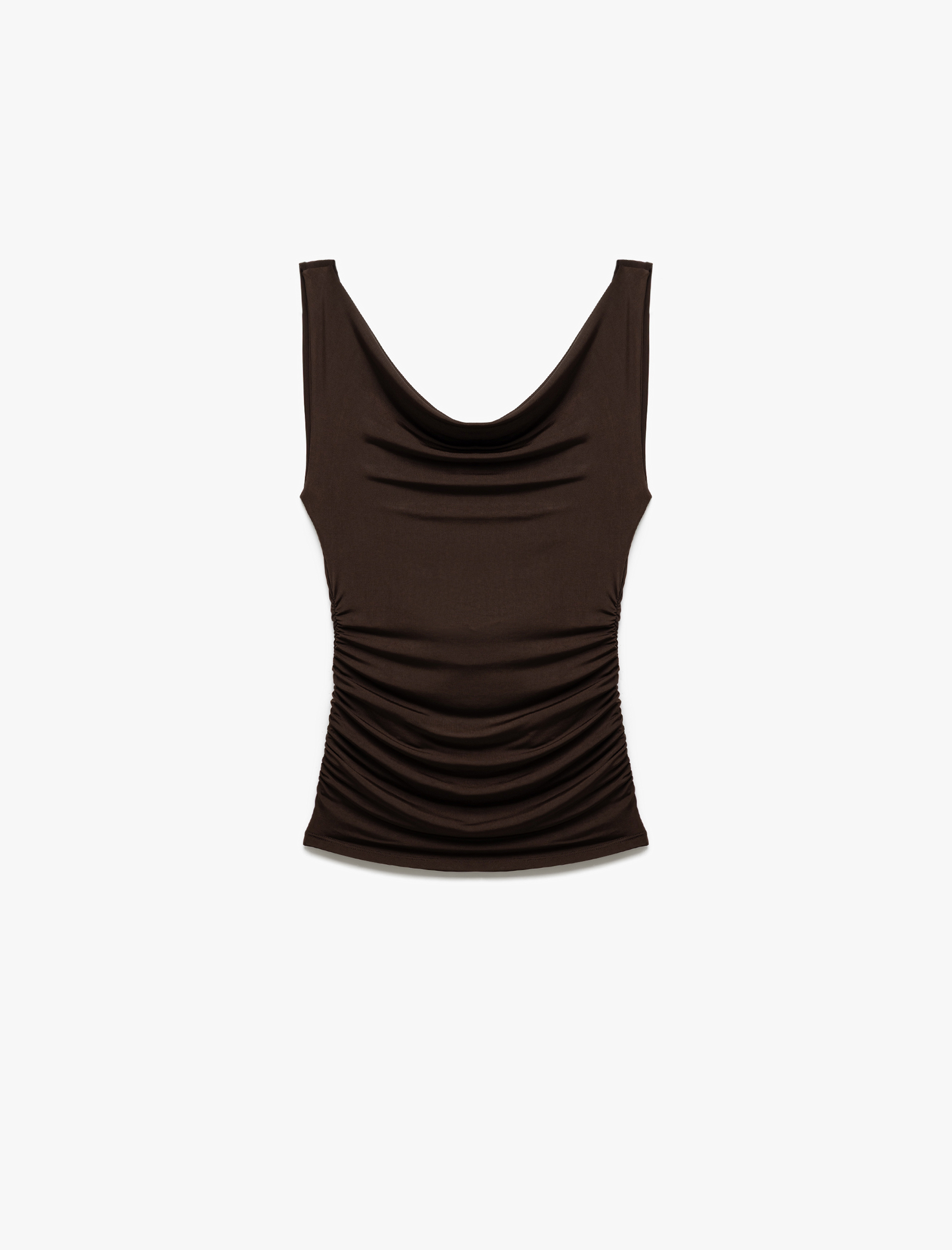 Sandy Kumaş Slim Fit Aksesuarlı Kolsuz Degaje Yaka Bluz