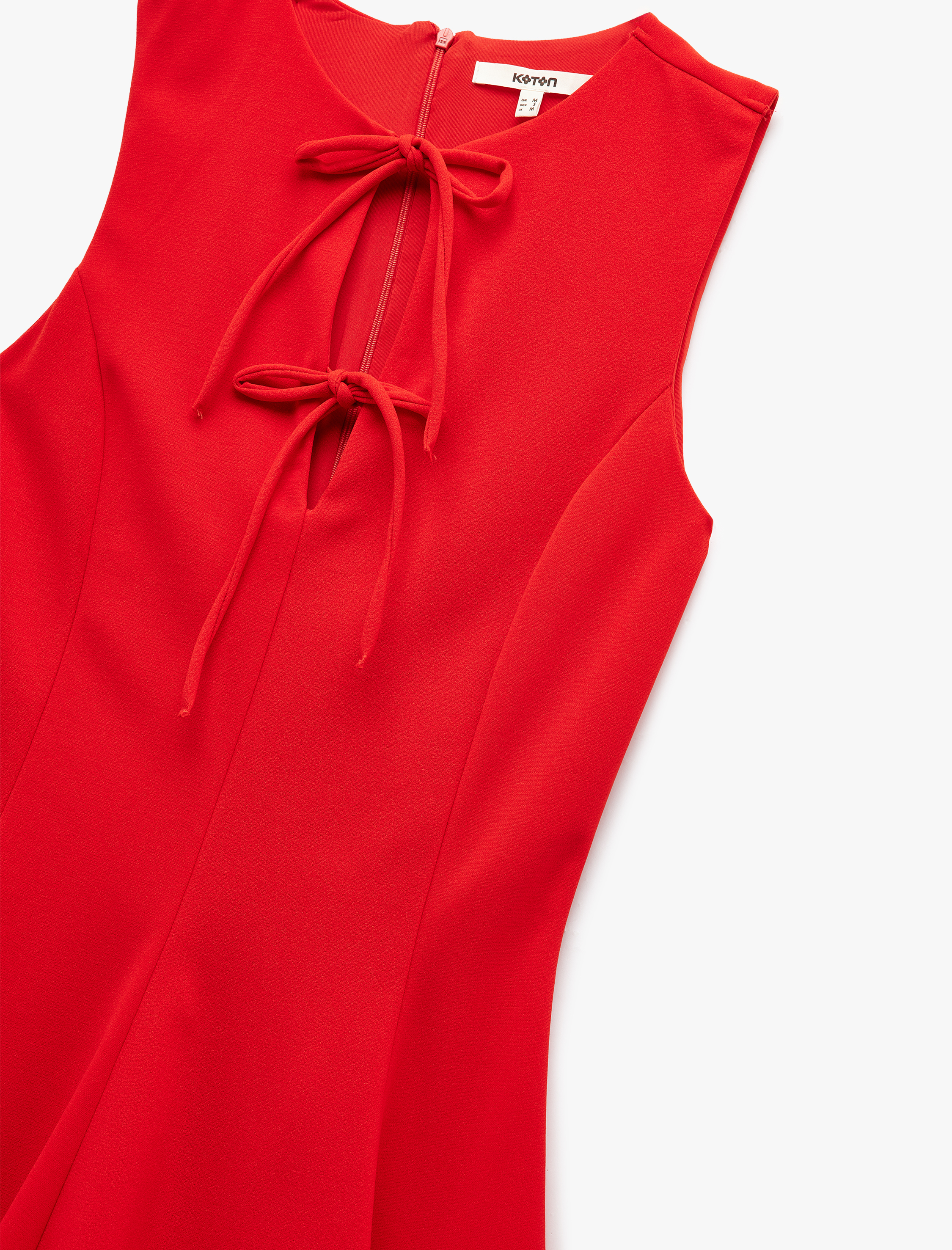   Krep Scuba Kumaş Fiyonk Detaylı Kolsuz Mini Elbise