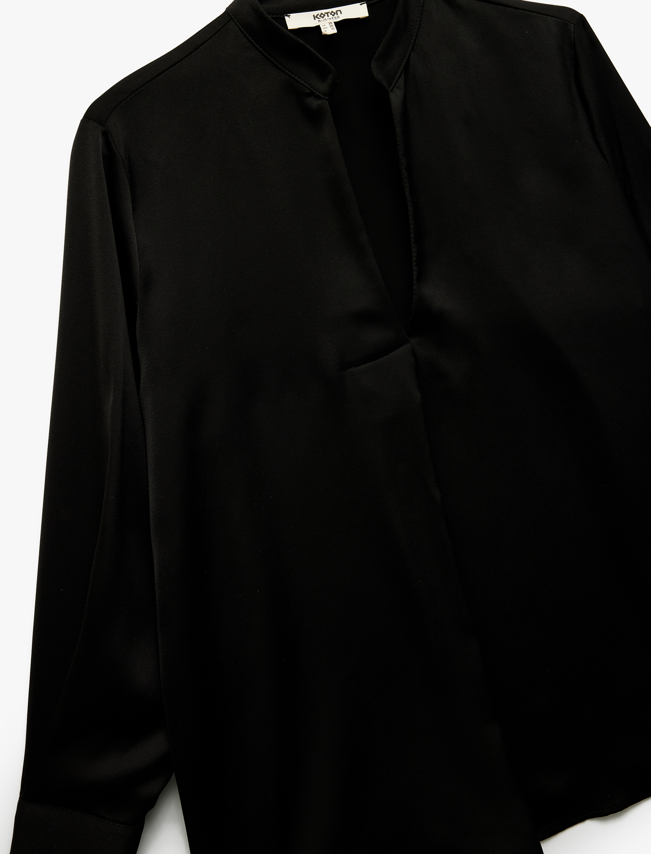 Kaçık Yaka Uzun Kollu Saten Bluz