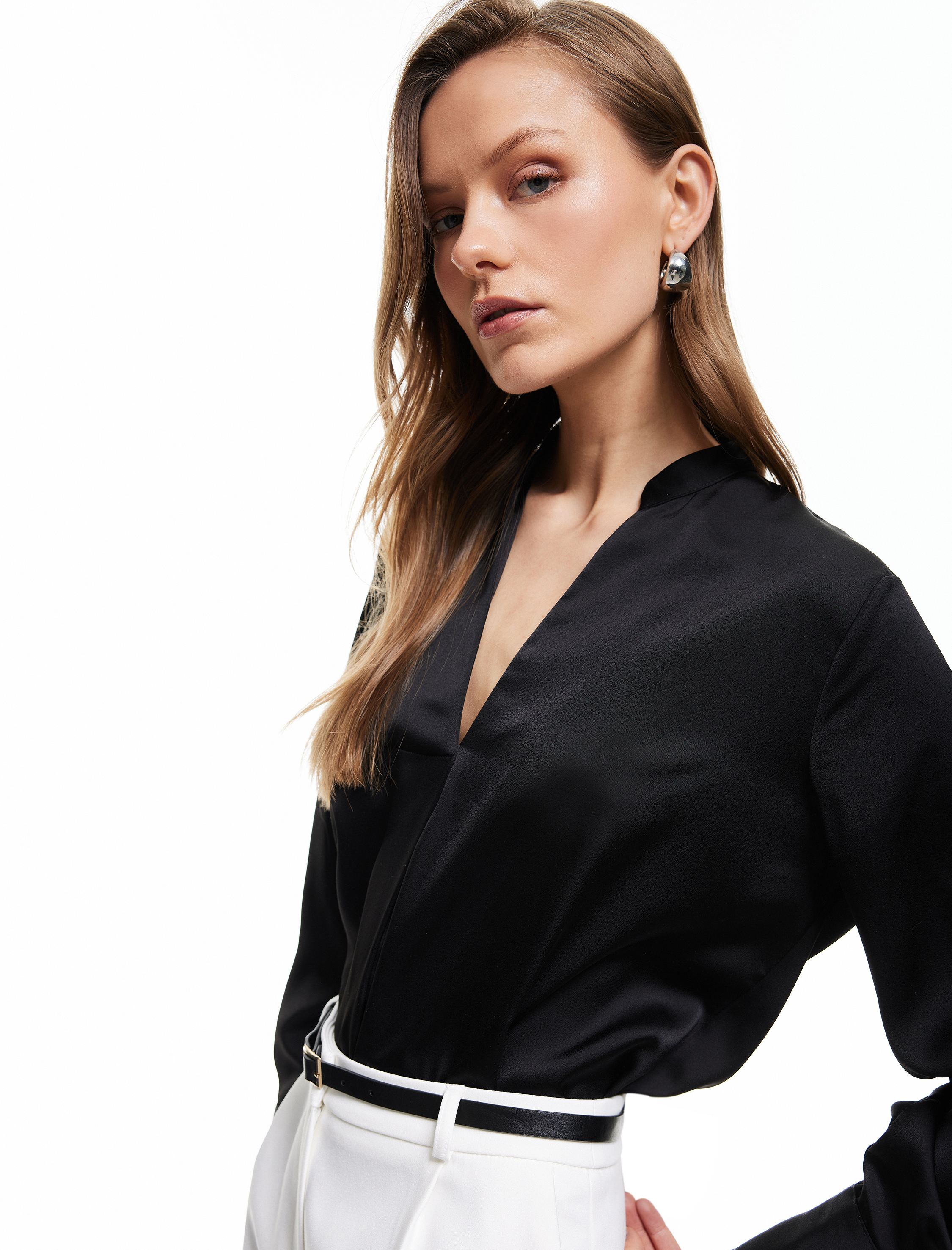 Kaçık Yaka Uzun Kollu Saten Bluz