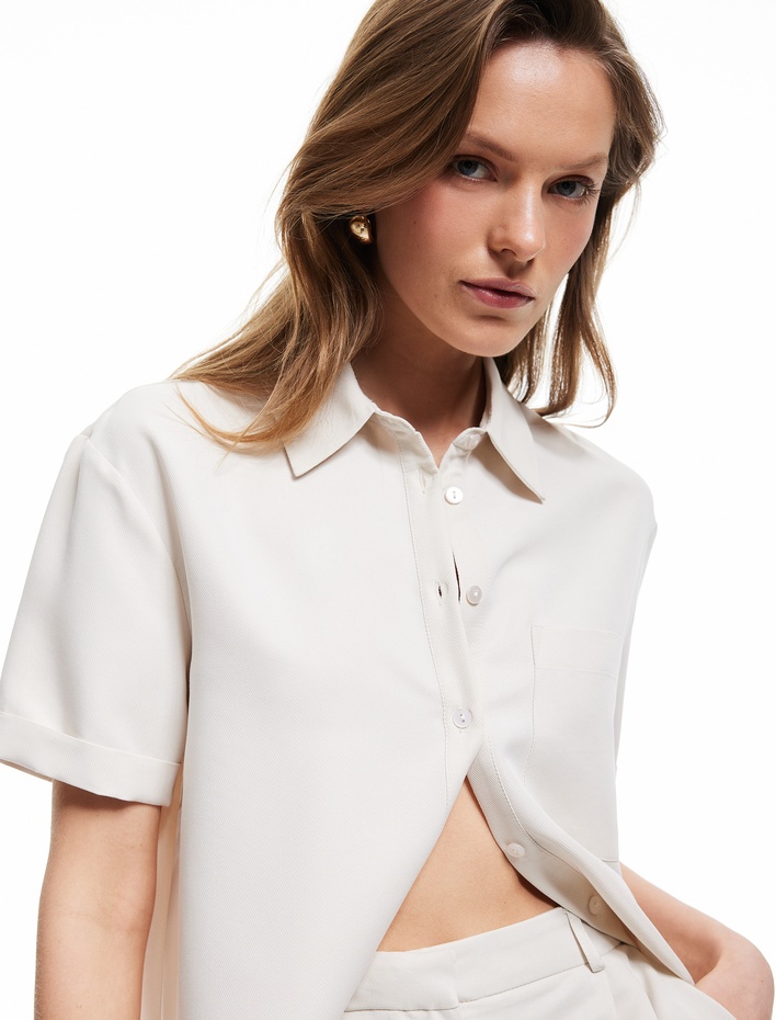  Tek Cep Detaylı Kısa Kollu Klasik Yaka Cepli Modal Gömlek