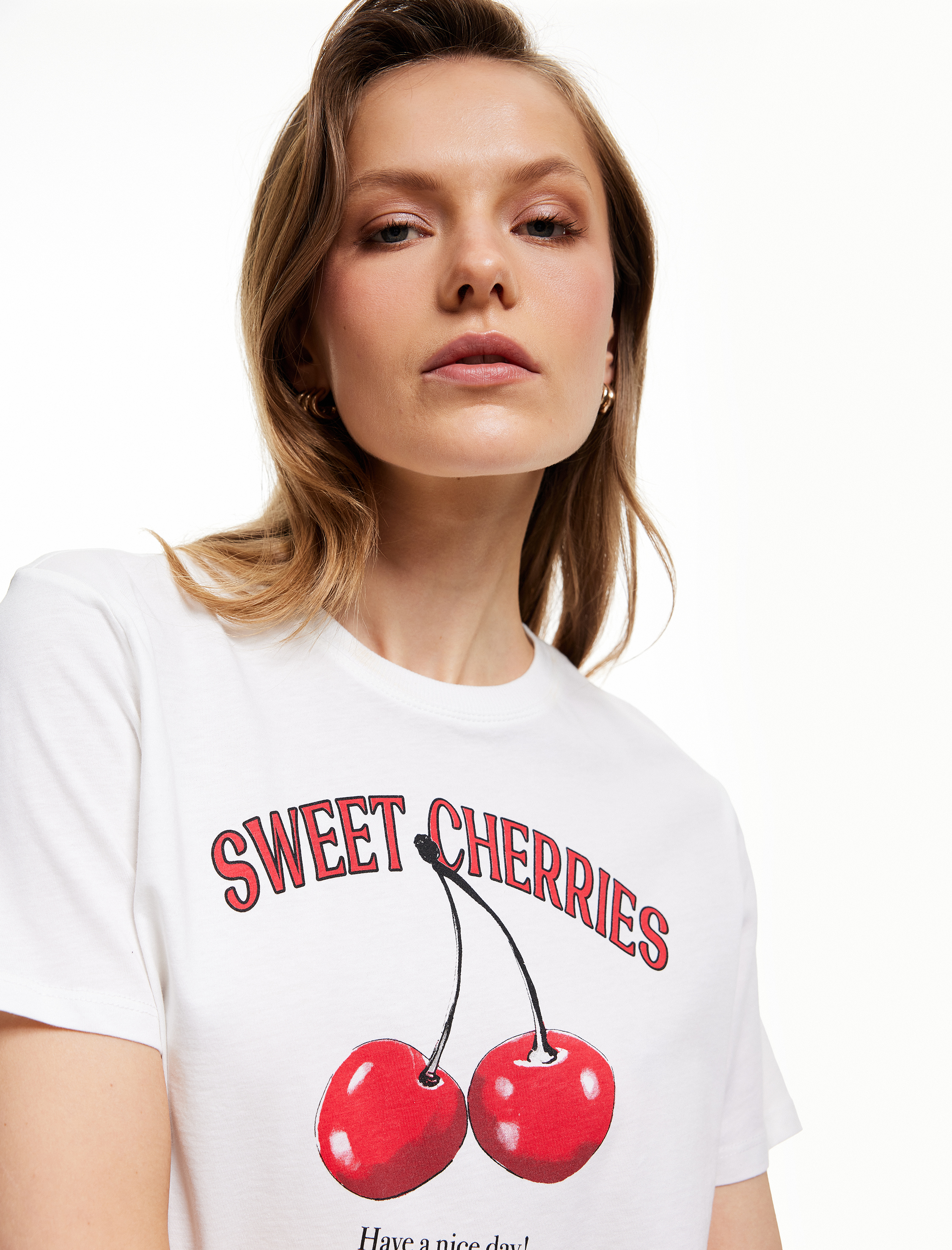   Pamuklu Kısa Kollu Bisiklet Yaka Kiraz Baskılı Tişört