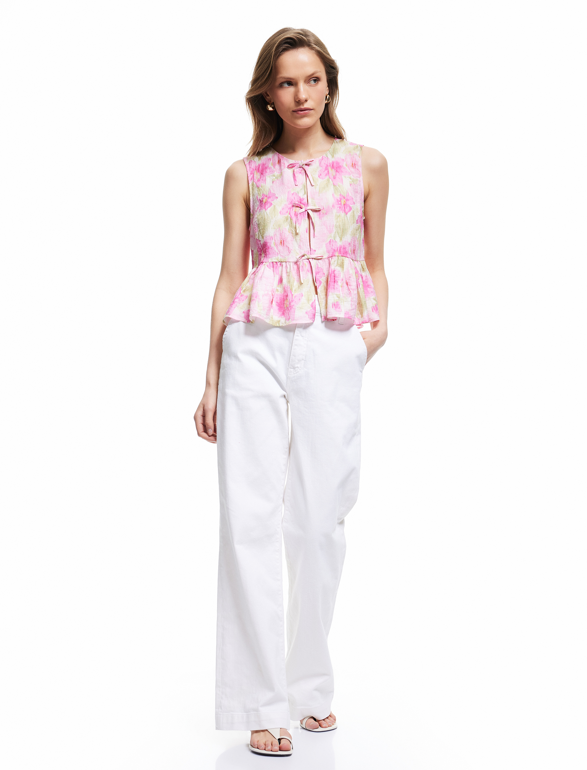   Önü Bağlamalı Fiyonklu Bisiklet Yaka Viskon Kolsuz Çiçekli Bluz