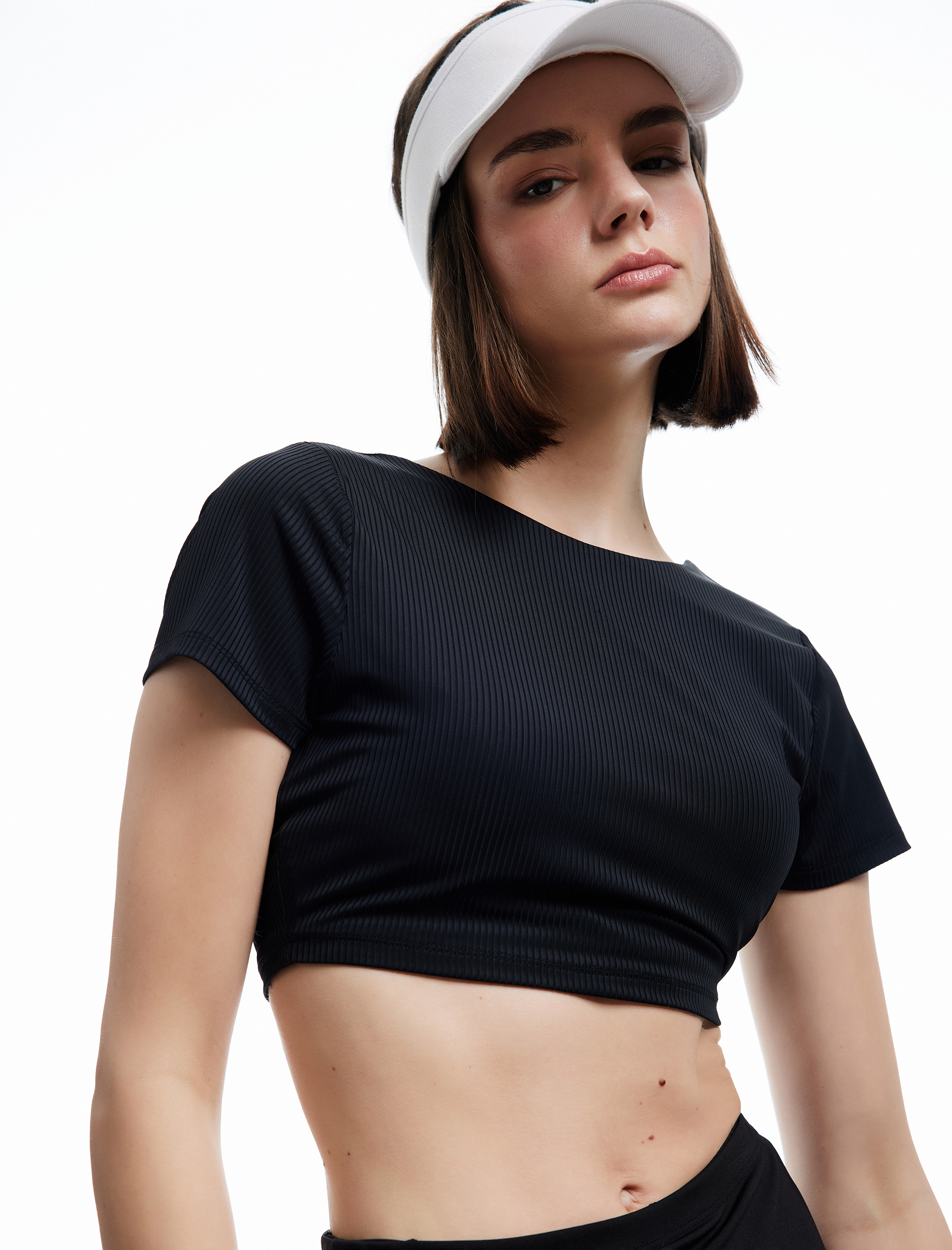   Kısa Kollu Bisiklet Yaka Arkası Dekolte Detaylı Fitilli Spor Crop Tişört