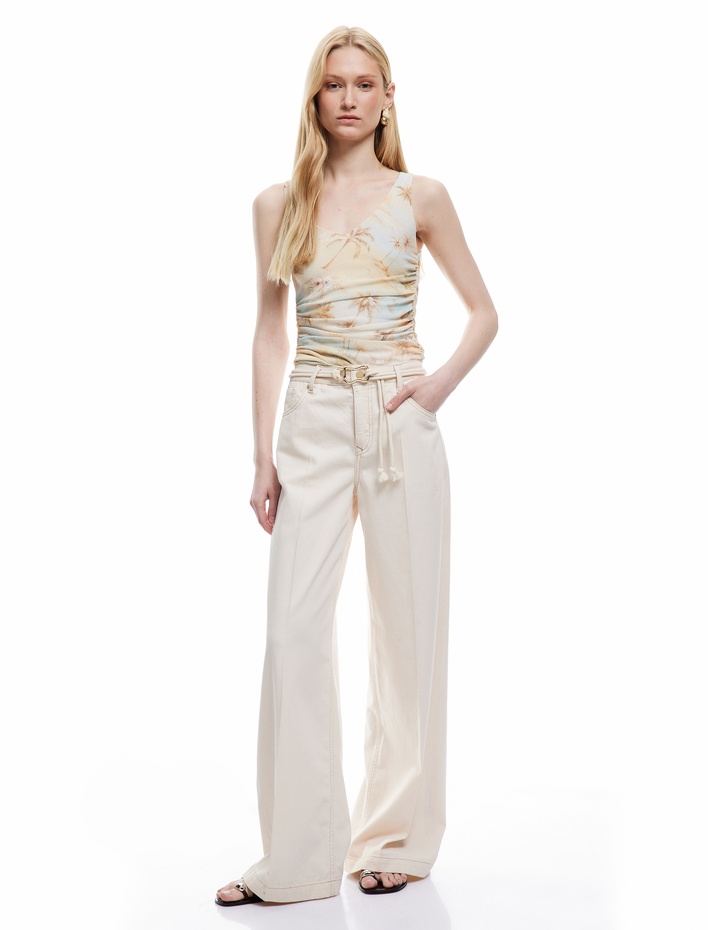  Koton X Şahika Ercümen - Palmiye Desenli V Yaka Kolsuz Drapeli Bluz