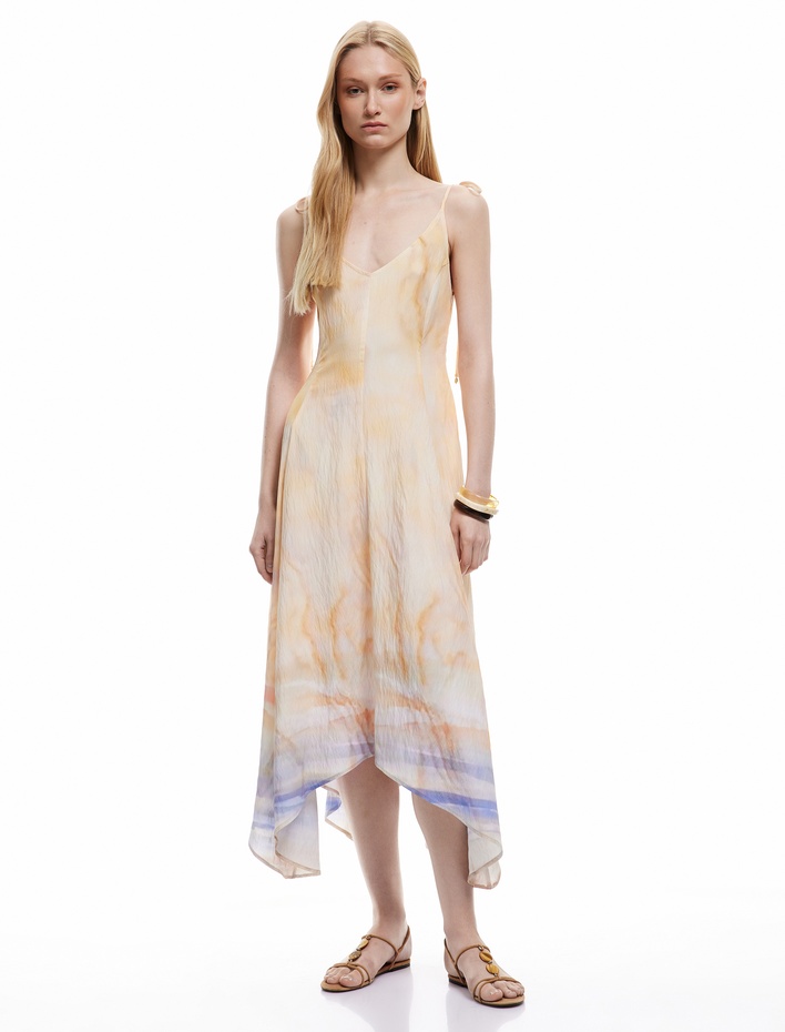  Koton X Şahika Ercümen - Asimetrik Kesim Soyut Desenli V Yaka İnce Askılı Midi Elbise