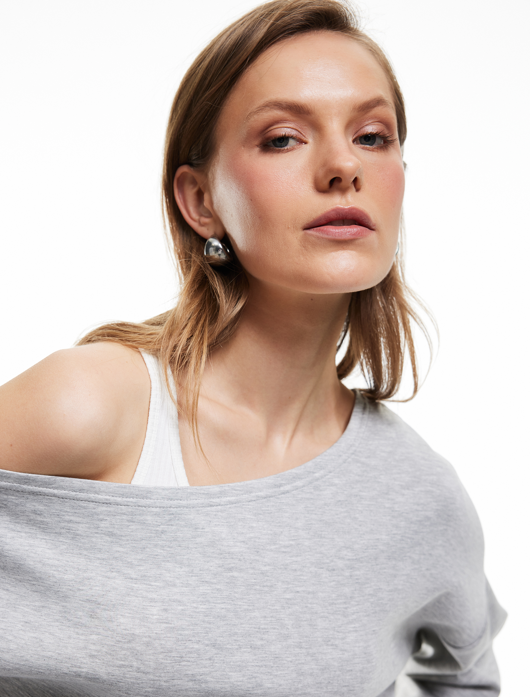   Scuba Kumaş Uzun Kollu Asimetrik Yaka Omuzu Açık Sweatshirt