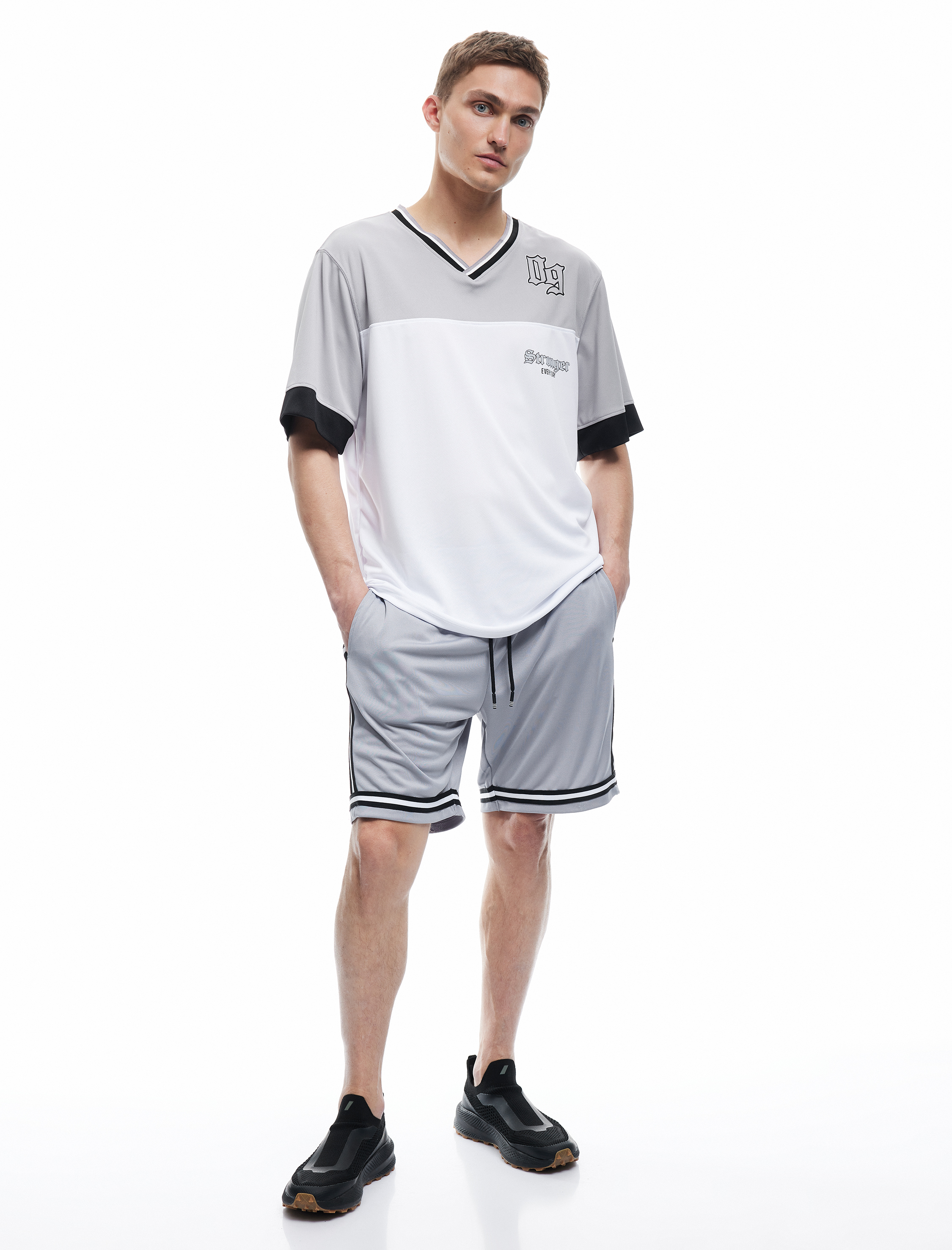 Şerit Detaylı Cepli Beli Bağcıklı Oversize Spor Şort