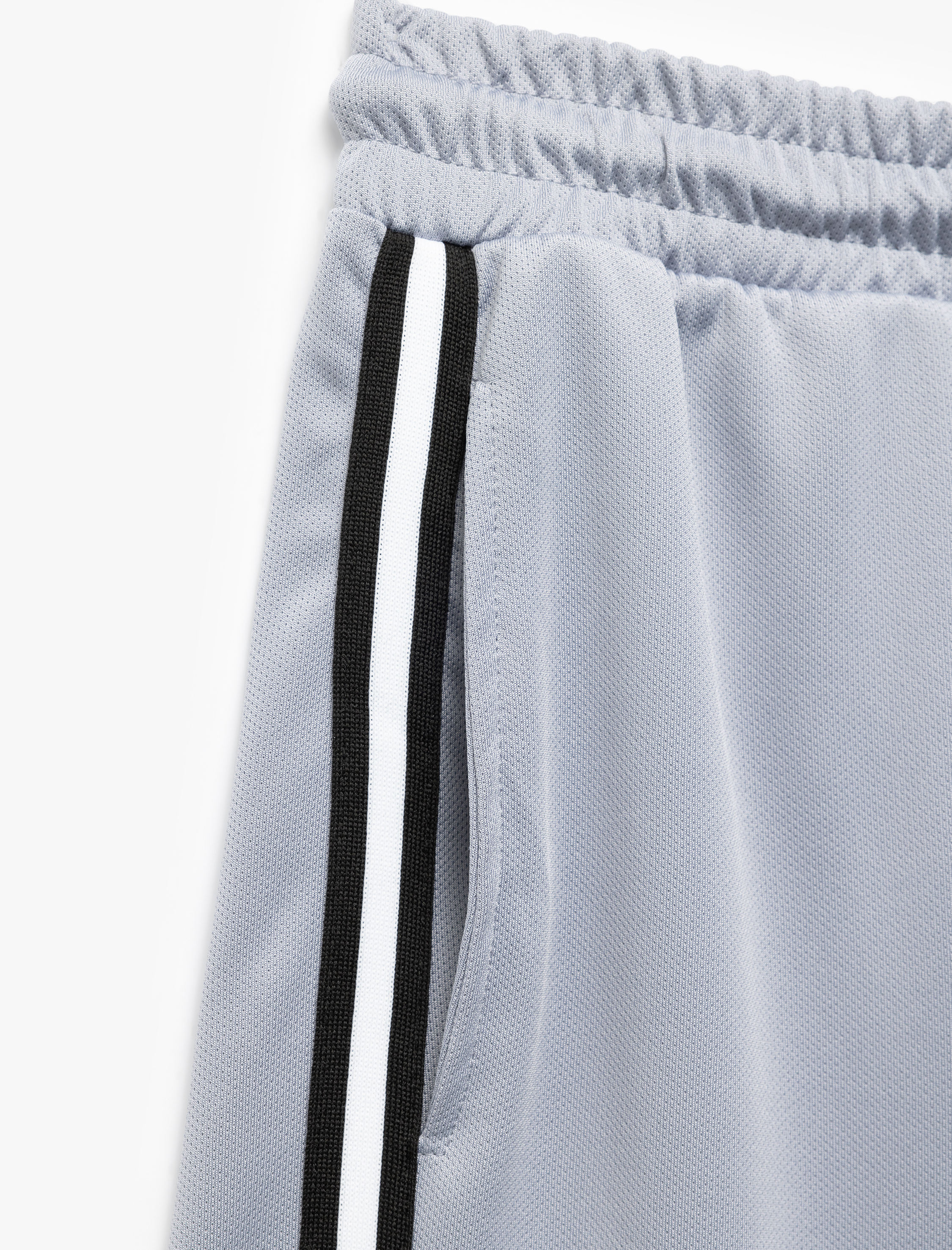 Şerit Detaylı Cepli Beli Bağcıklı Oversize Spor Şort