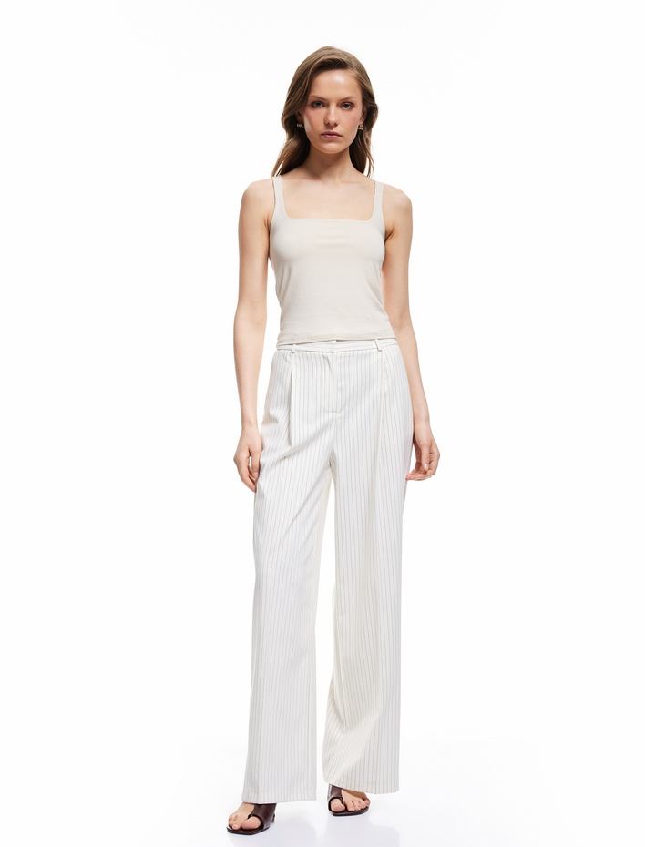  Pamuklu Slim Fit Kolsuz Kare Yaka Atlet