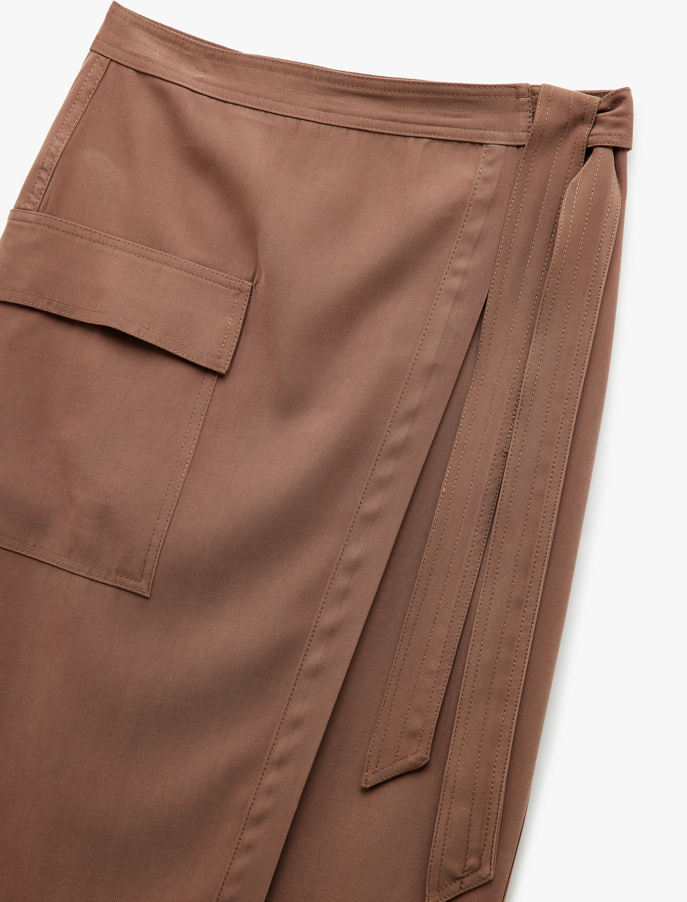   Cupro Kumaş Asimetrik Kesim Kemerli Kargo Cepli Uzun Kruvaze Etek