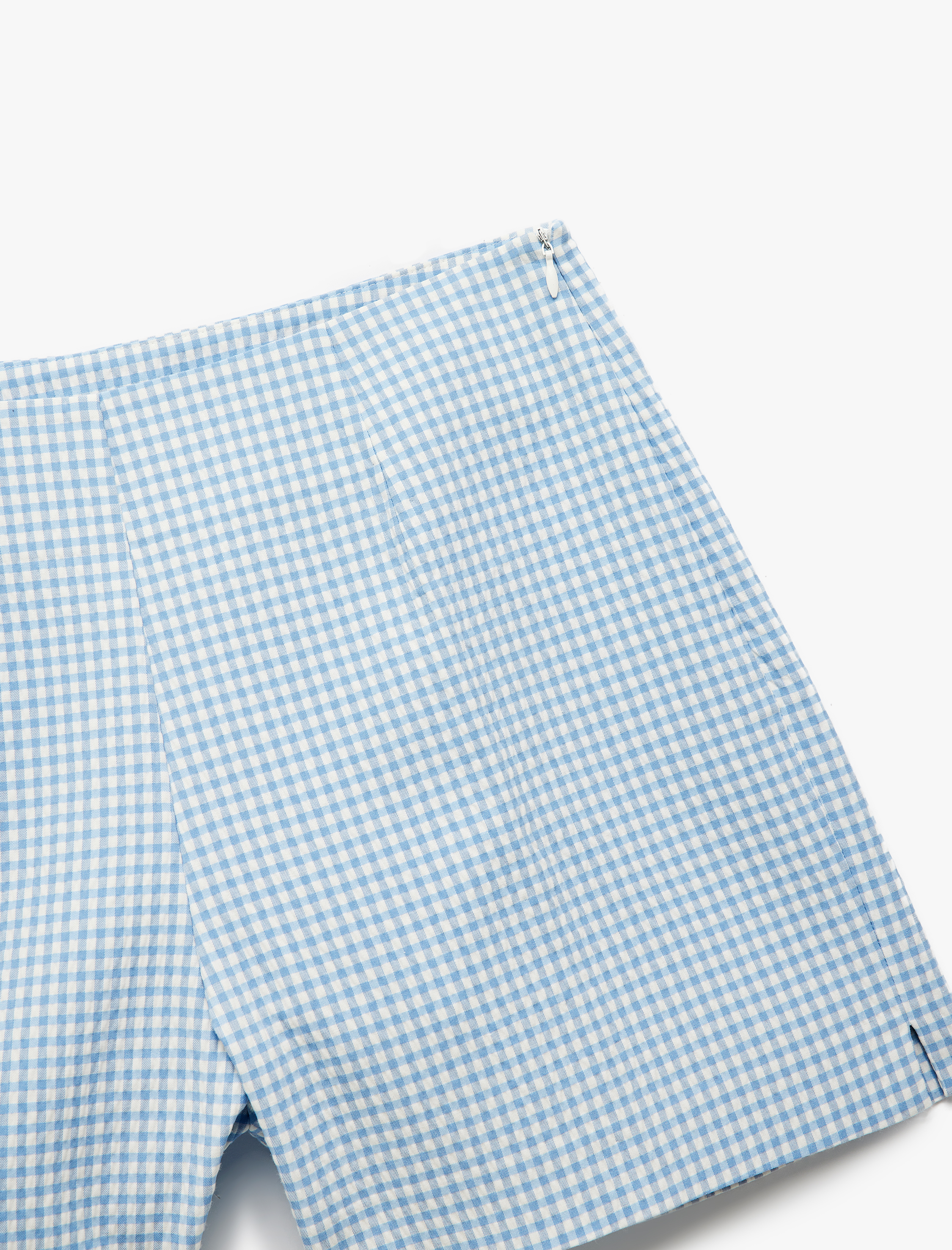   Koton X Sibil Çetinkaya - Viskon Kumaş Karışımlı Pötikareli Mini Şort