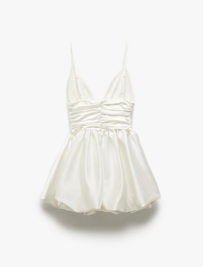  Koton X Sibil Çetinkaya - İnci Detaylı V Yaka Askılı Saten Balon Mini Abiye Elbise