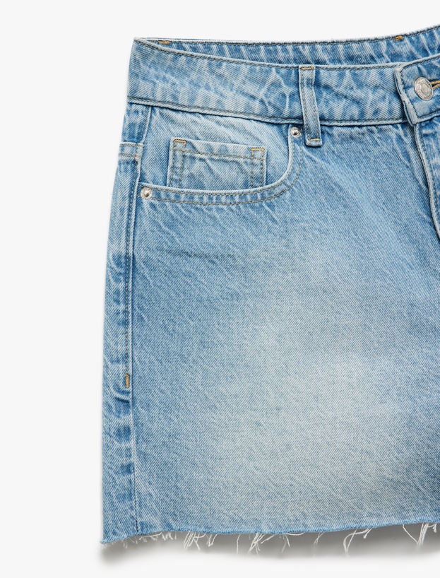 Koton X Sibil Çetinkaya -  Kiraz Nakış Detaylı Kesik Paça Mini Denim Şort_5