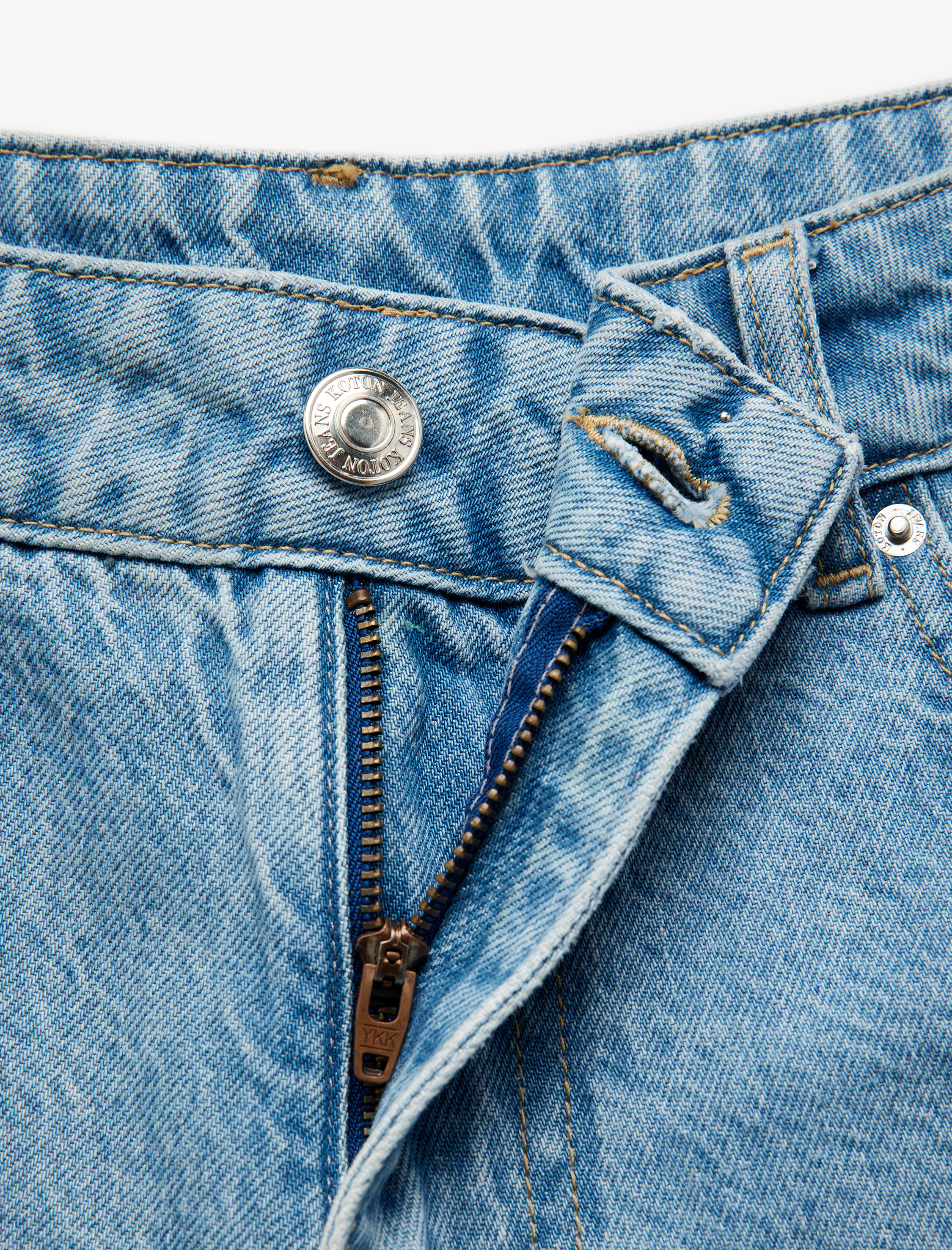   Koton X Sibil Çetinkaya -  Kiraz Nakış Detaylı Kesik Paça Mini Denim Şort