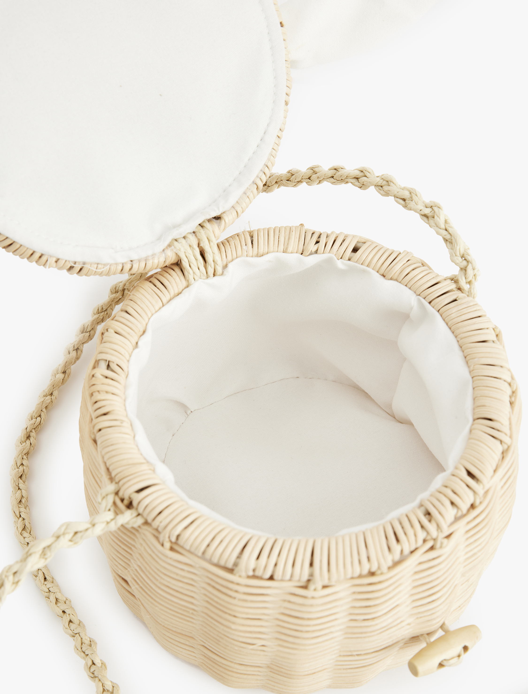  Kadın Askılı Kapaklı Yuvarlak Hasır El Çantası - Koton X Sibil Çetinkaya