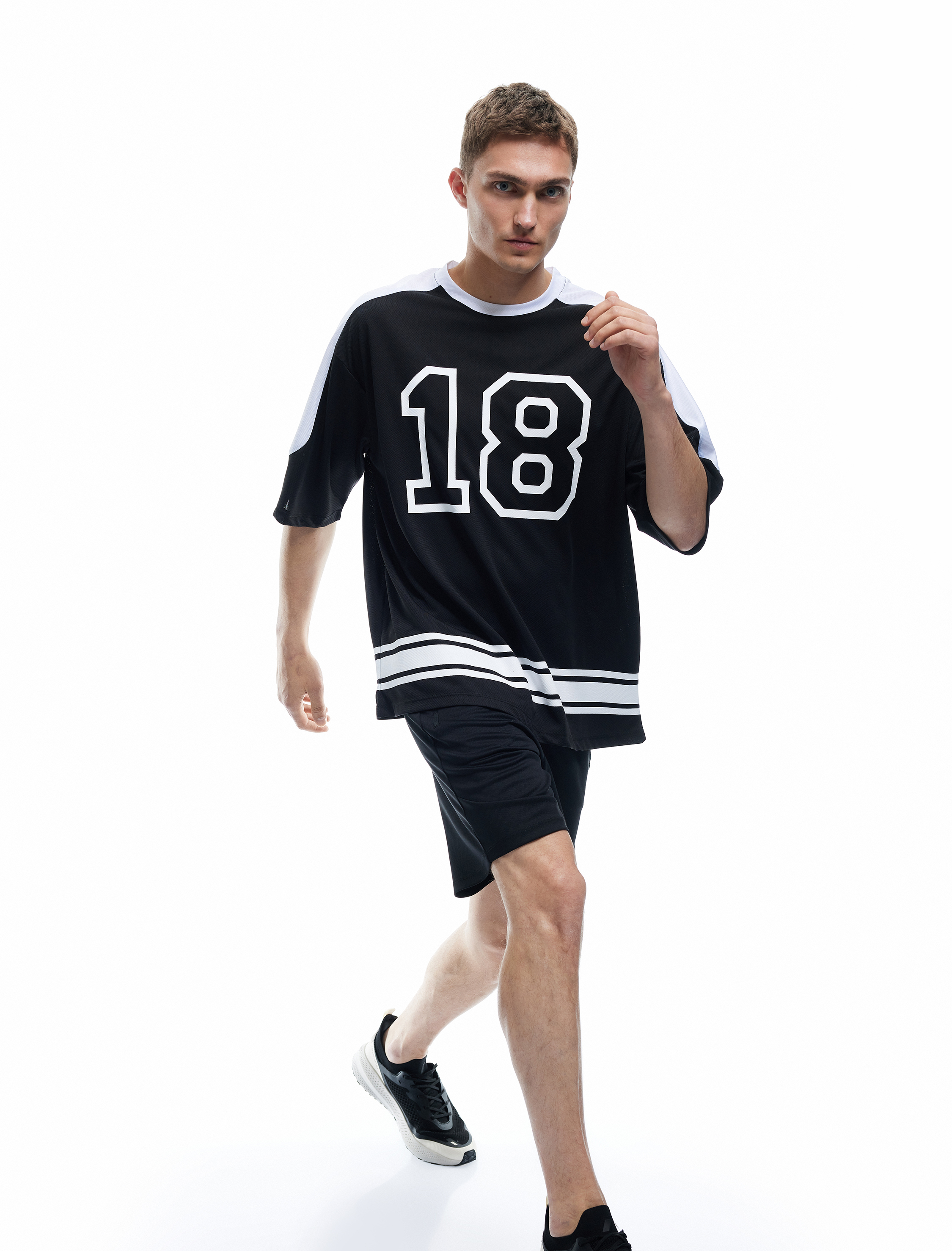   Renk Bloklu Yarım Kollu Bisiklet Yaka Baskılı Spor Oversize Tişört