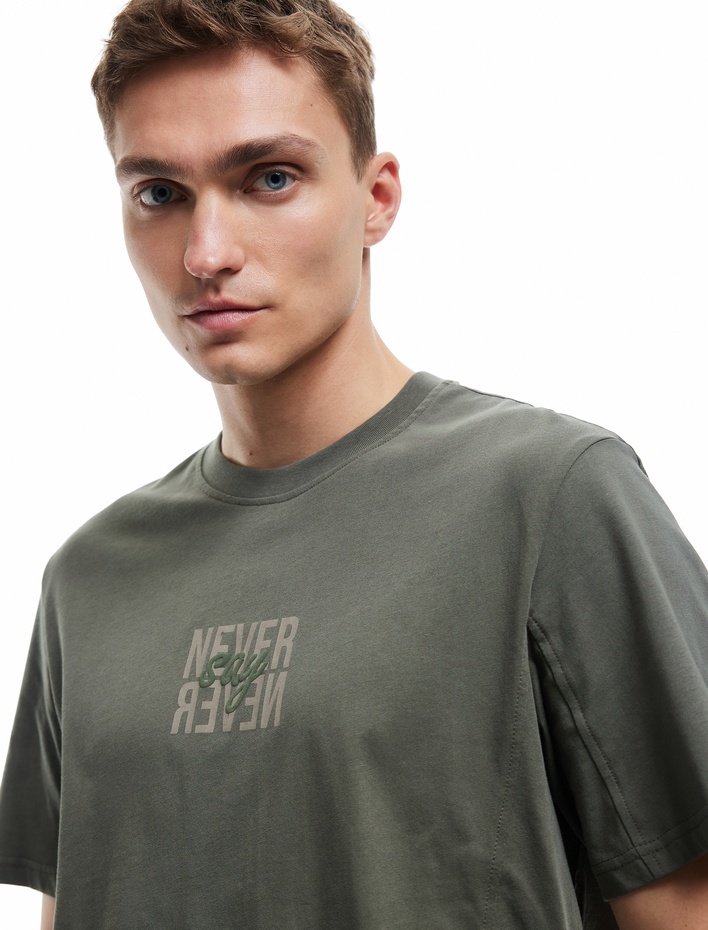  Pamuklu Kısa Kollu Bisiklet Yaka Baskılı Tişört