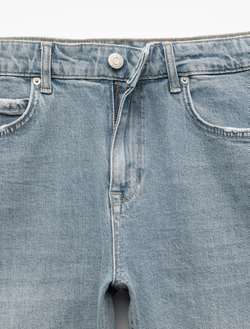   Düğmeli Pamuklu Katlamalı Paça Slim Fit Denim Şort